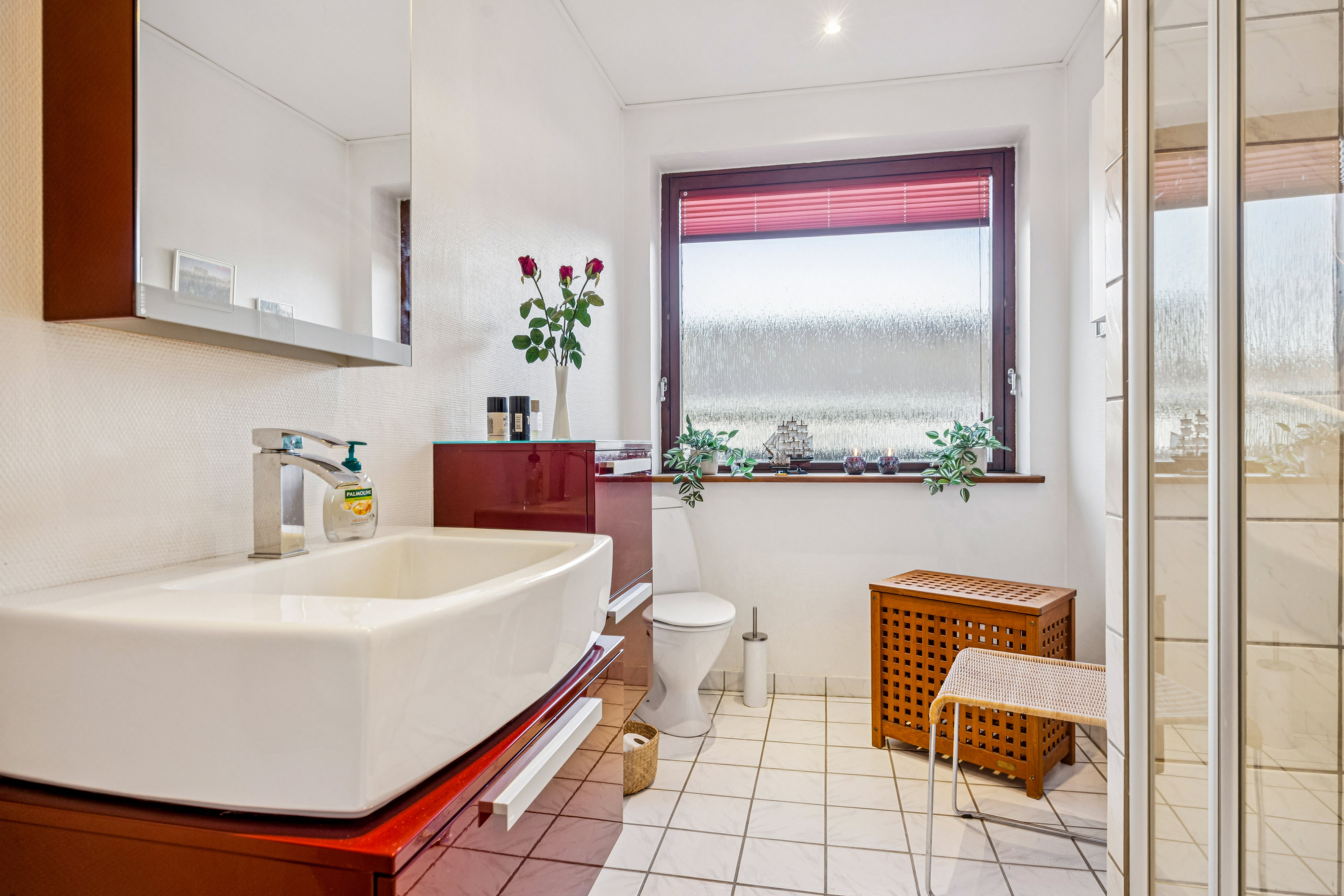 Fremhævet badeværelse billede i fuldskærmstilstand. Billede af Solbakkevej 1, 9460 Brovst