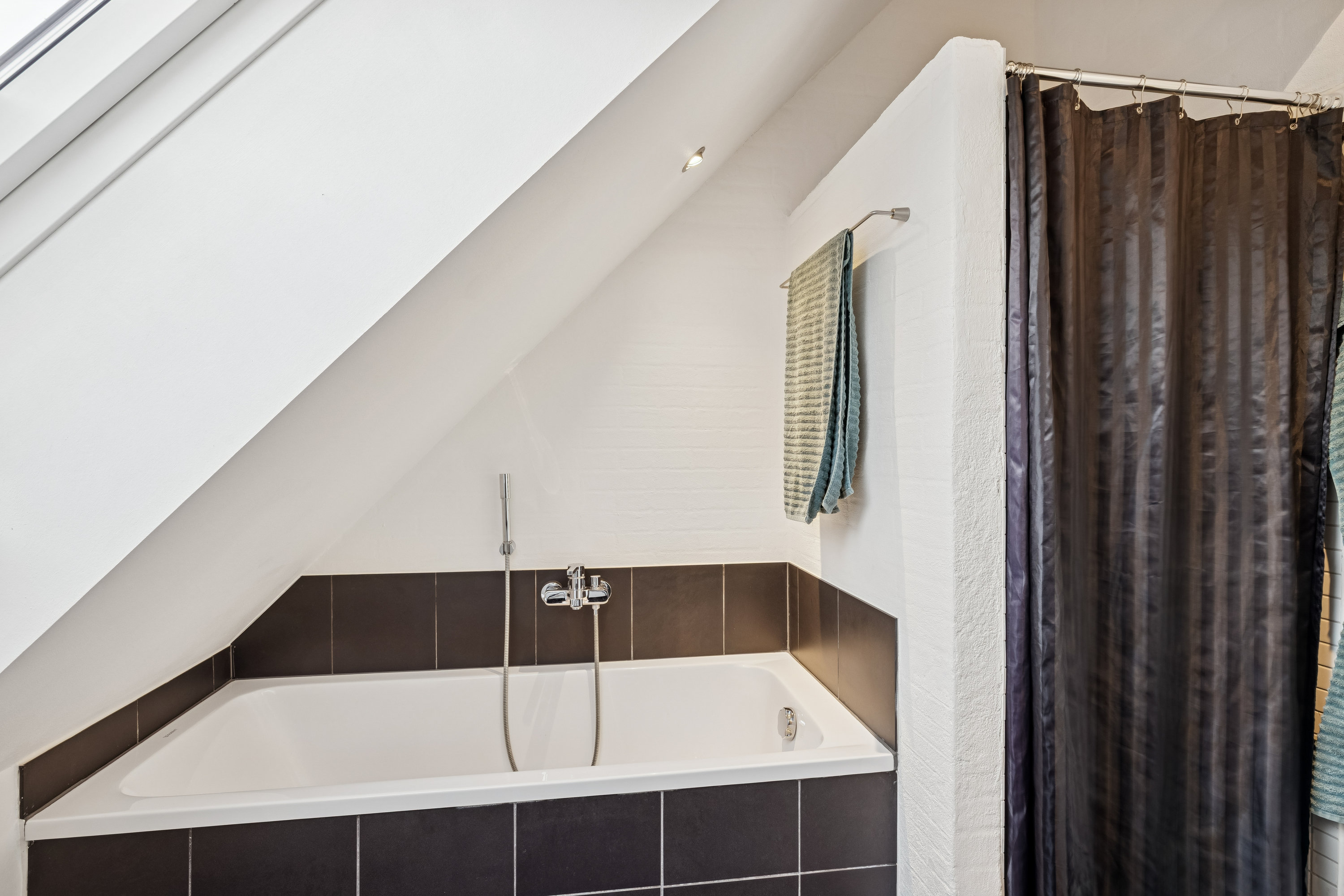 Fremhævet badeværelse billede i fuldskærmstilstand. Billede af Toften 2, Ugelbølle, 8410 Rønde