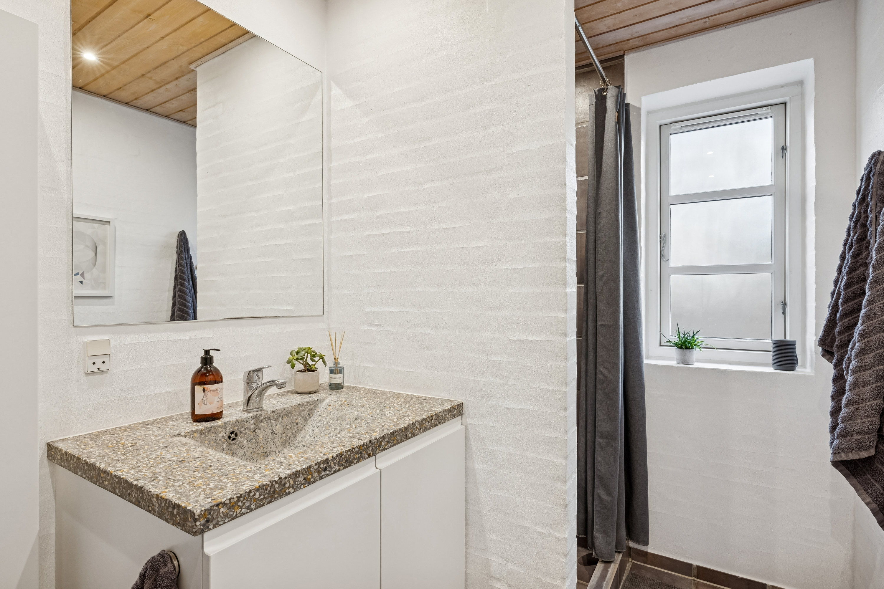 Fremhævet badeværelse billede i fuldskærmstilstand. Billede af Toften 2, Ugelbølle, 8410 Rønde