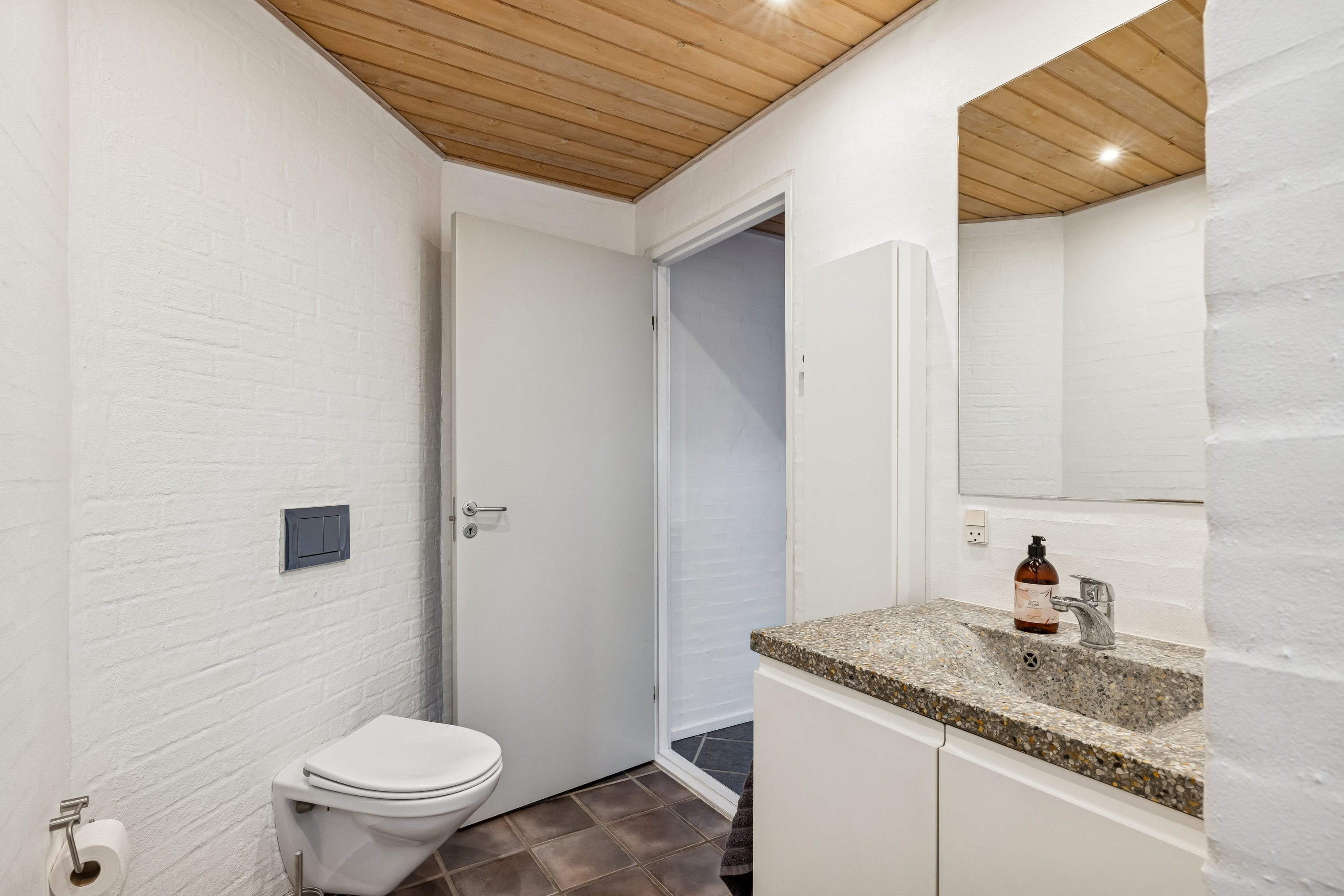 Fremhævet badeværelse billede i fuldskærmstilstand. Billede af Toften 2, Ugelbølle, 8410 Rønde