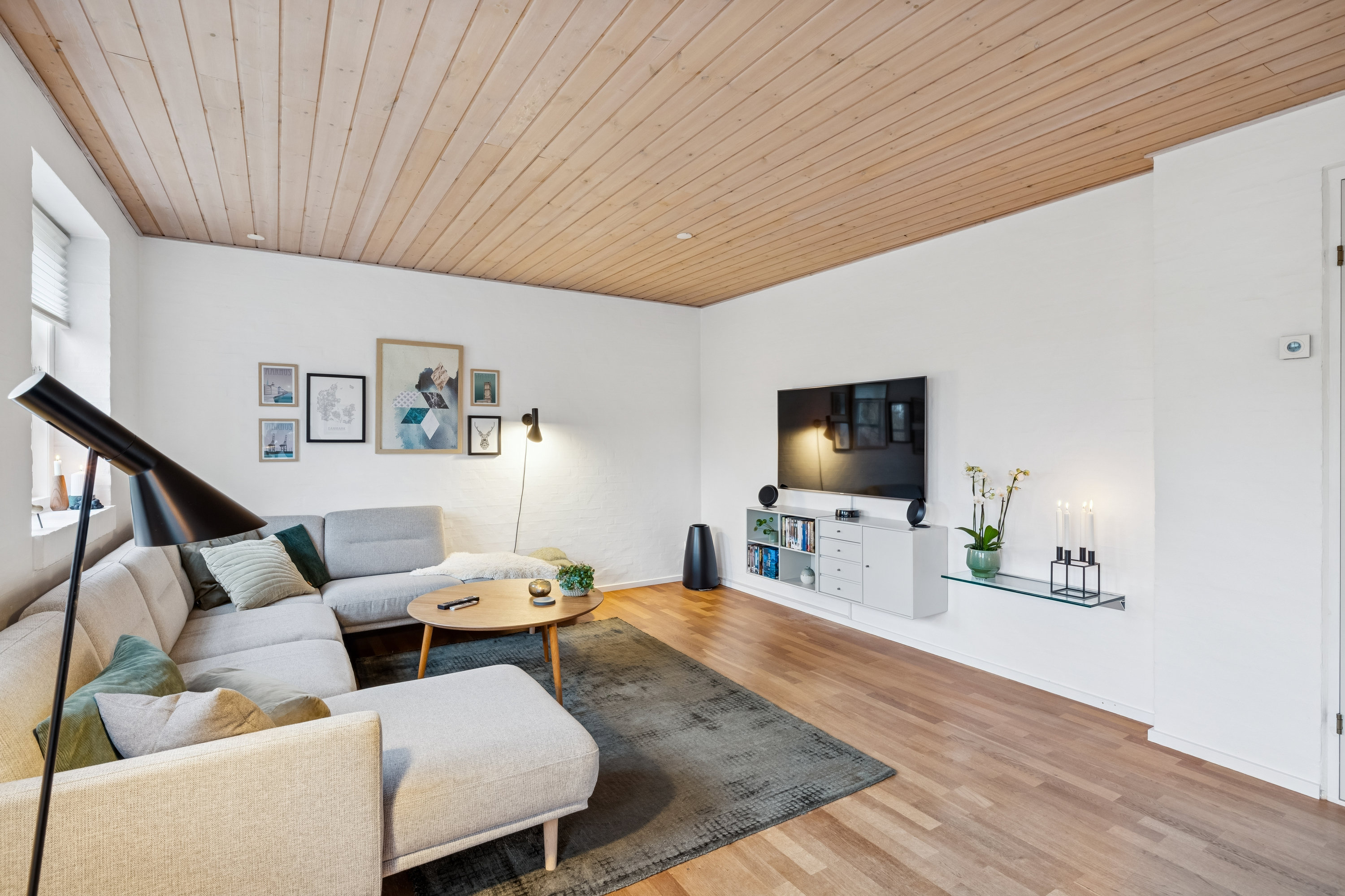 Fremhævet stue billede i fuldskærmstilstand. Billede af Toften 2, Ugelbølle, 8410 Rønde