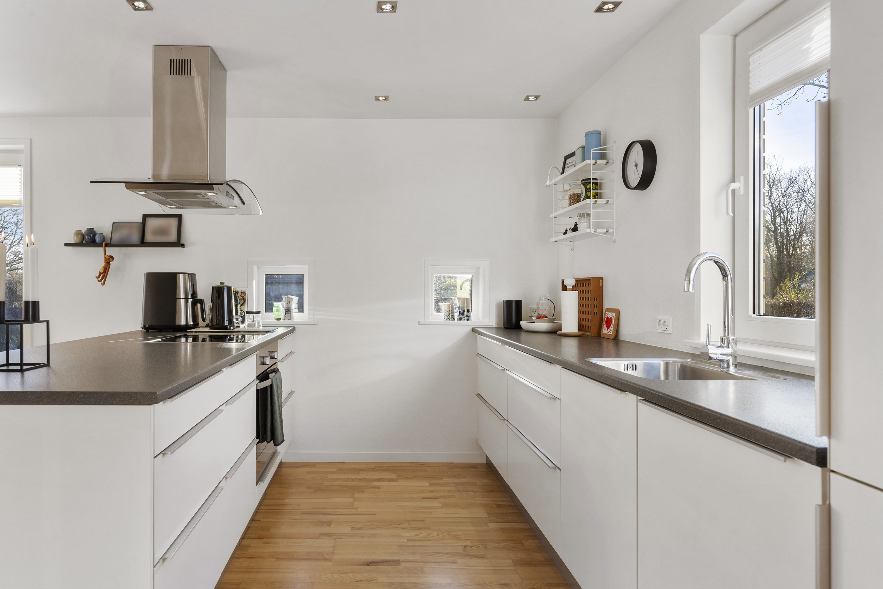 Fremhævet køkken billede i fuldskærmstilstand. Billede af Søren Vestergaards Vej 3, 9760 Vrå