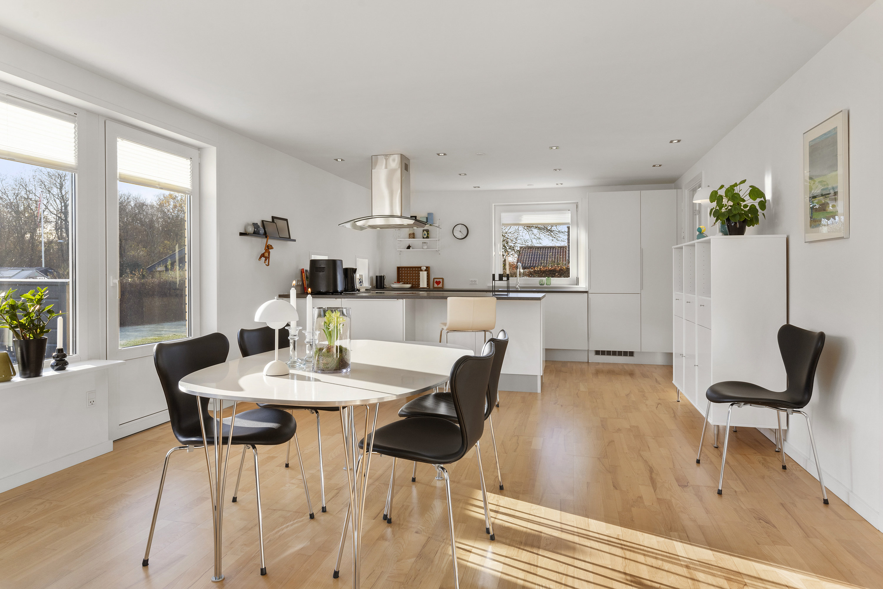 Fremhævet køkken alrum billede i fuldskærmstilstand. Billede af Søren Vestergaards Vej 3, 9760 Vrå