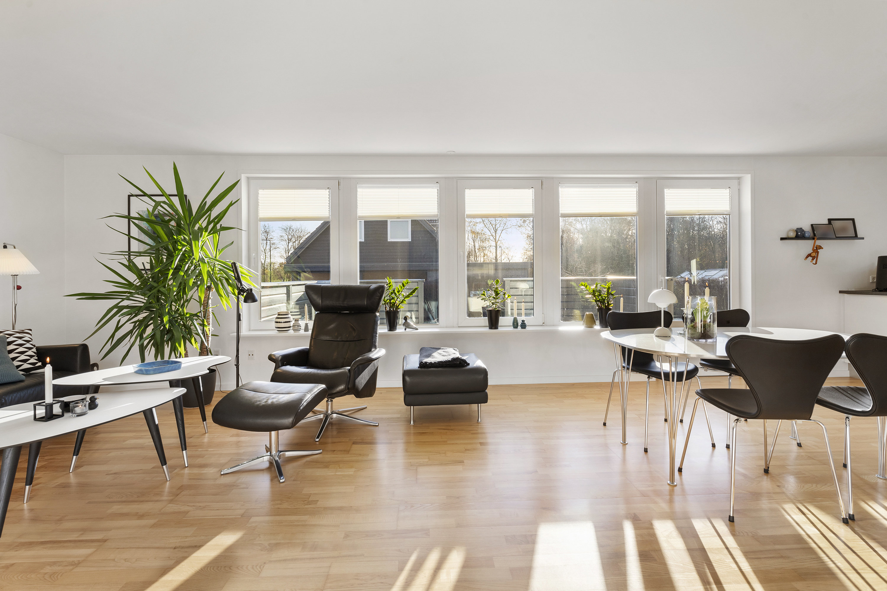 Fremhævet stue billede i fuldskærmstilstand. Billede af Søren Vestergaards Vej 3, 9760 Vrå