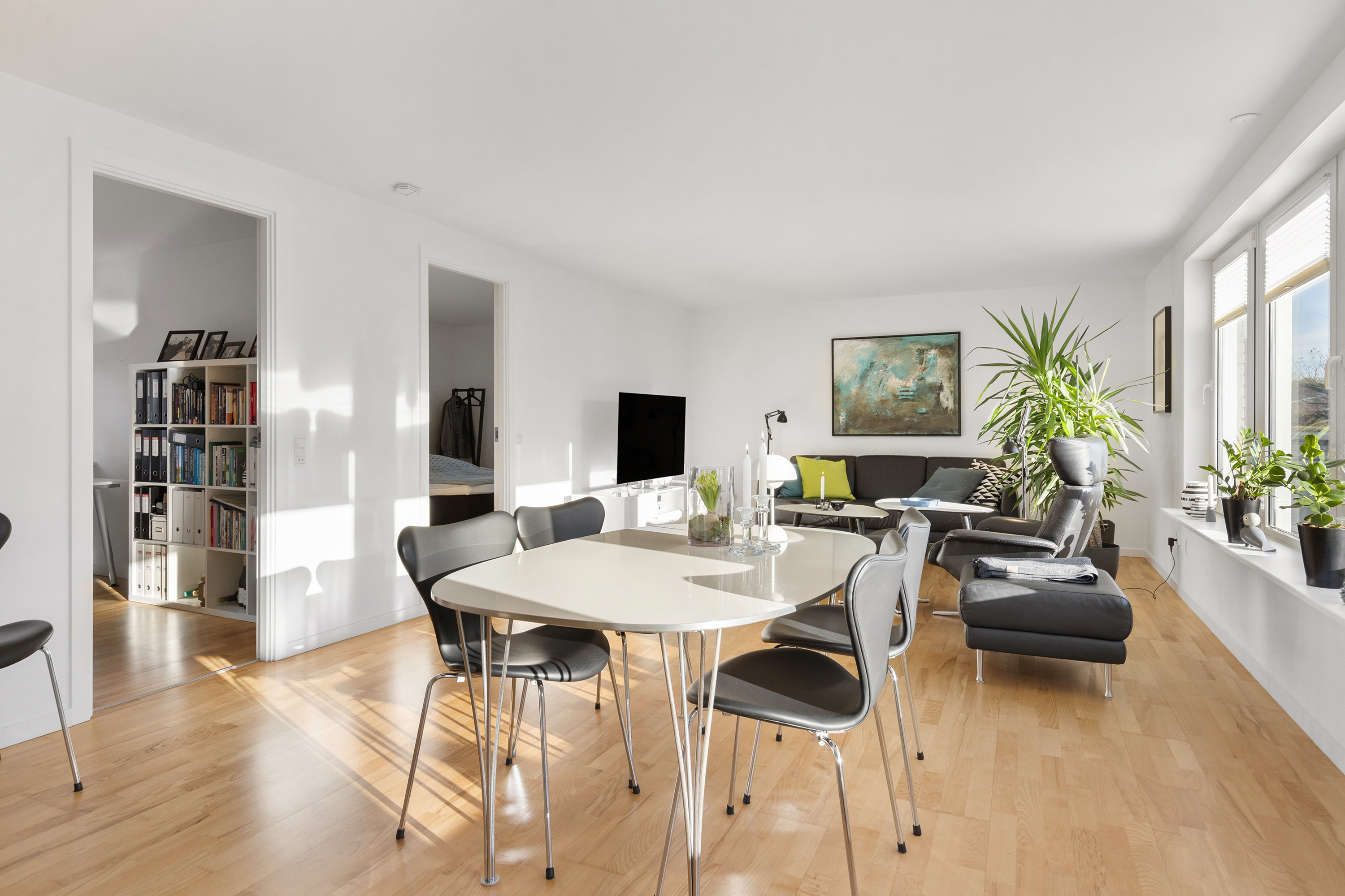 Fremhævet stue billede i fuldskærmstilstand. Billede af Søren Vestergaards Vej 3, 9760 Vrå