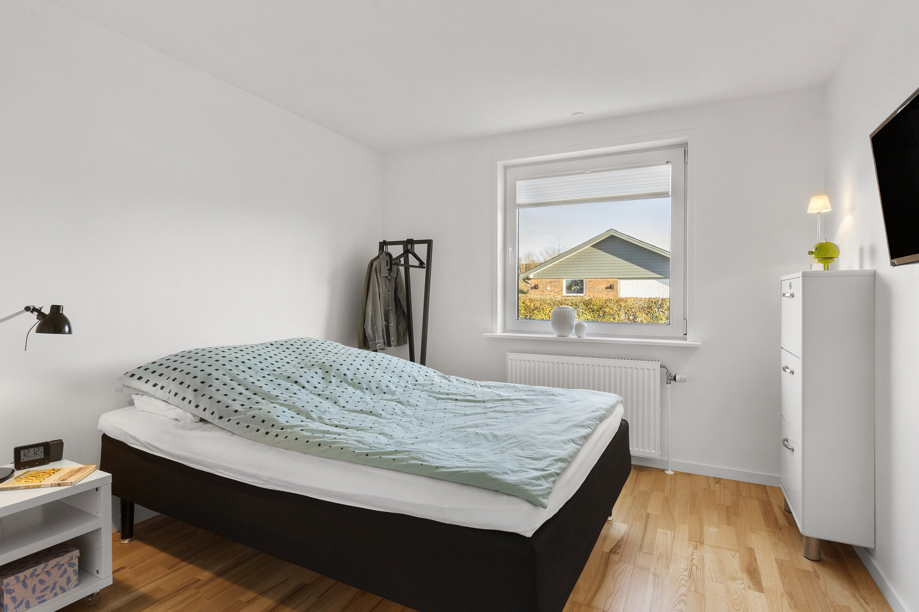 Fremhævet soveværelse billede i fuldskærmstilstand. Billede af Søren Vestergaards Vej 3, 9760 Vrå