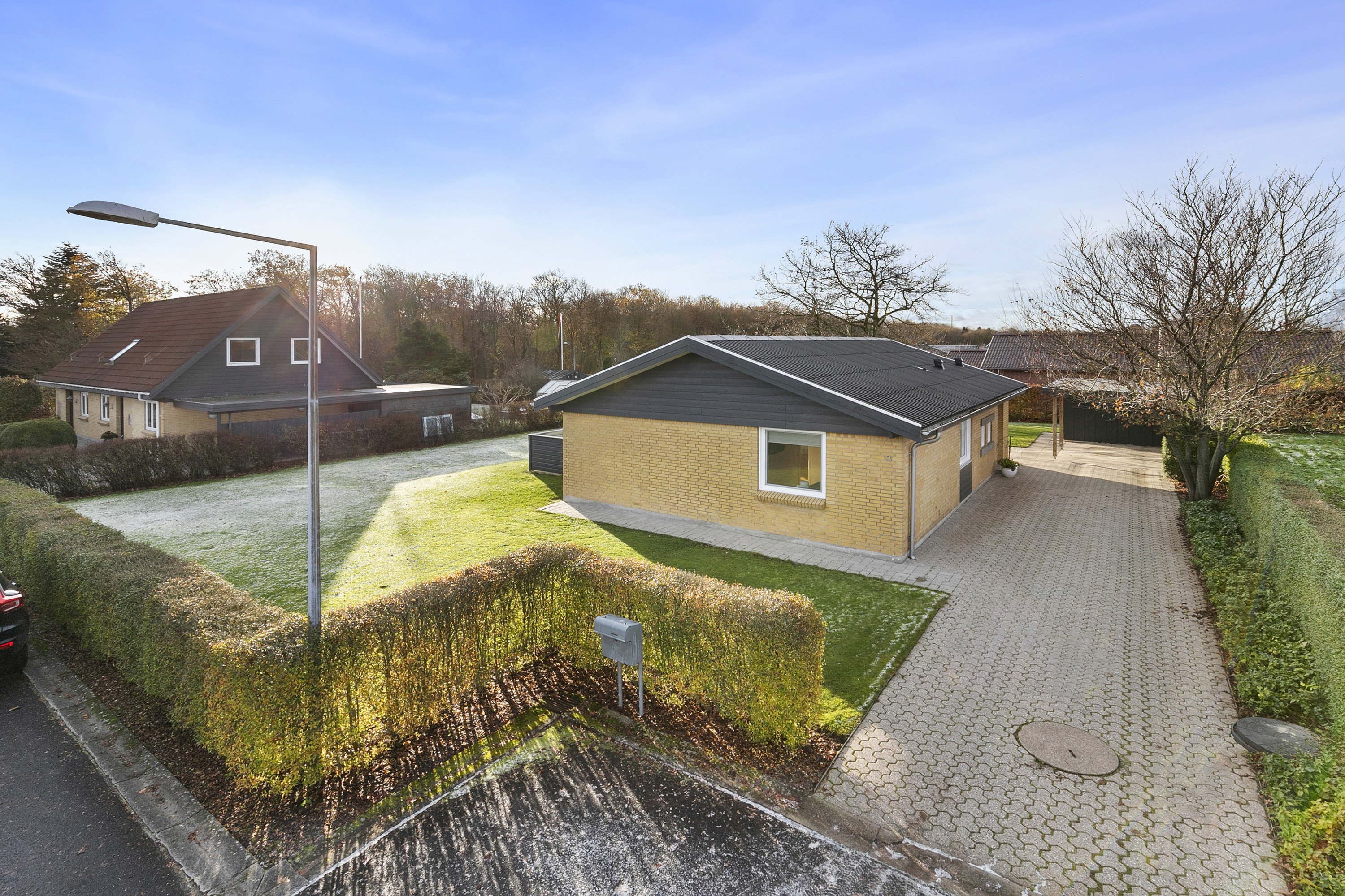 Fremhævet facade billede i fuldskærmstilstand. Billede af Søren Vestergaards Vej 3, 9760 Vrå