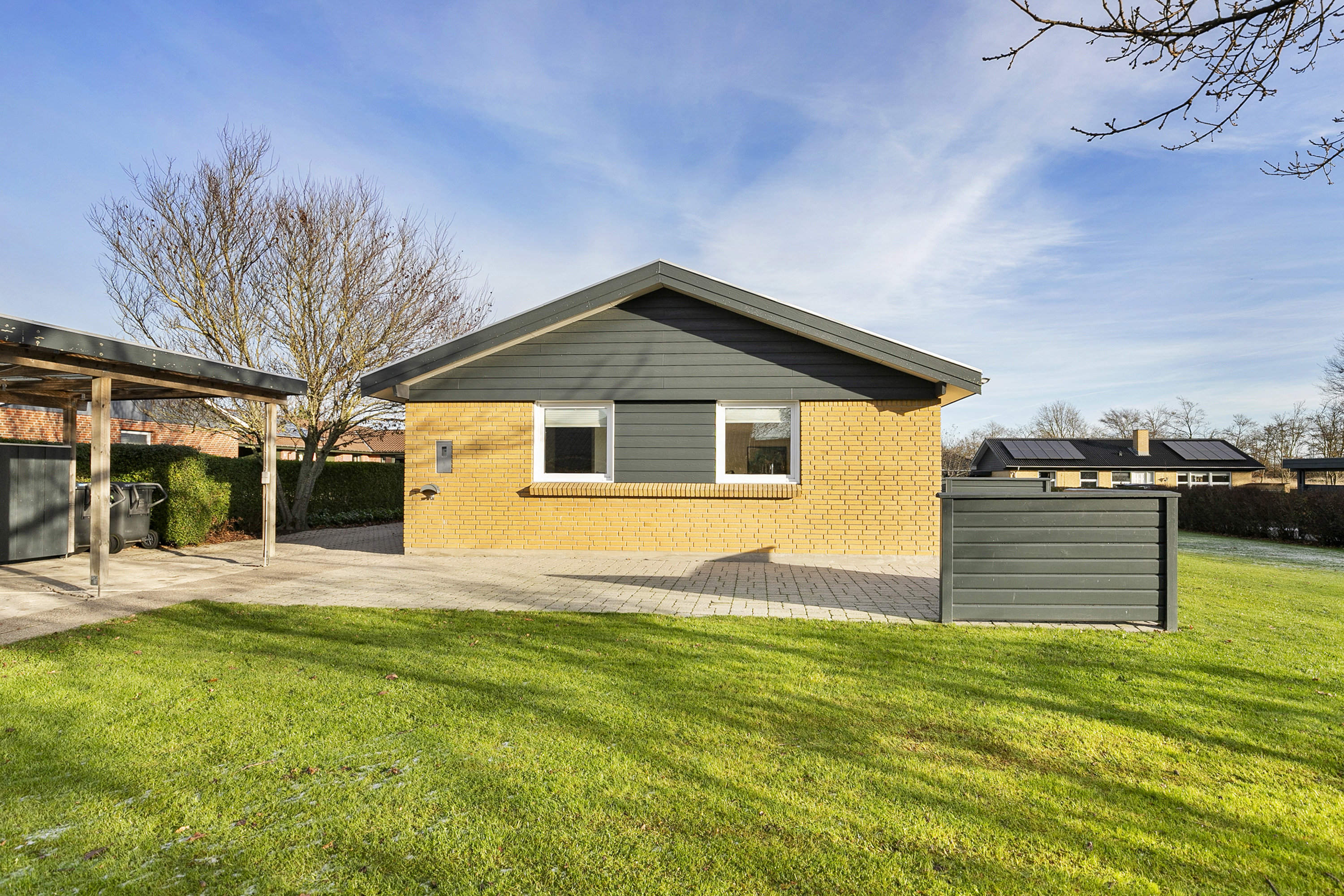 Fremhævet facade billede i fuldskærmstilstand. Billede af Søren Vestergaards Vej 3, 9760 Vrå