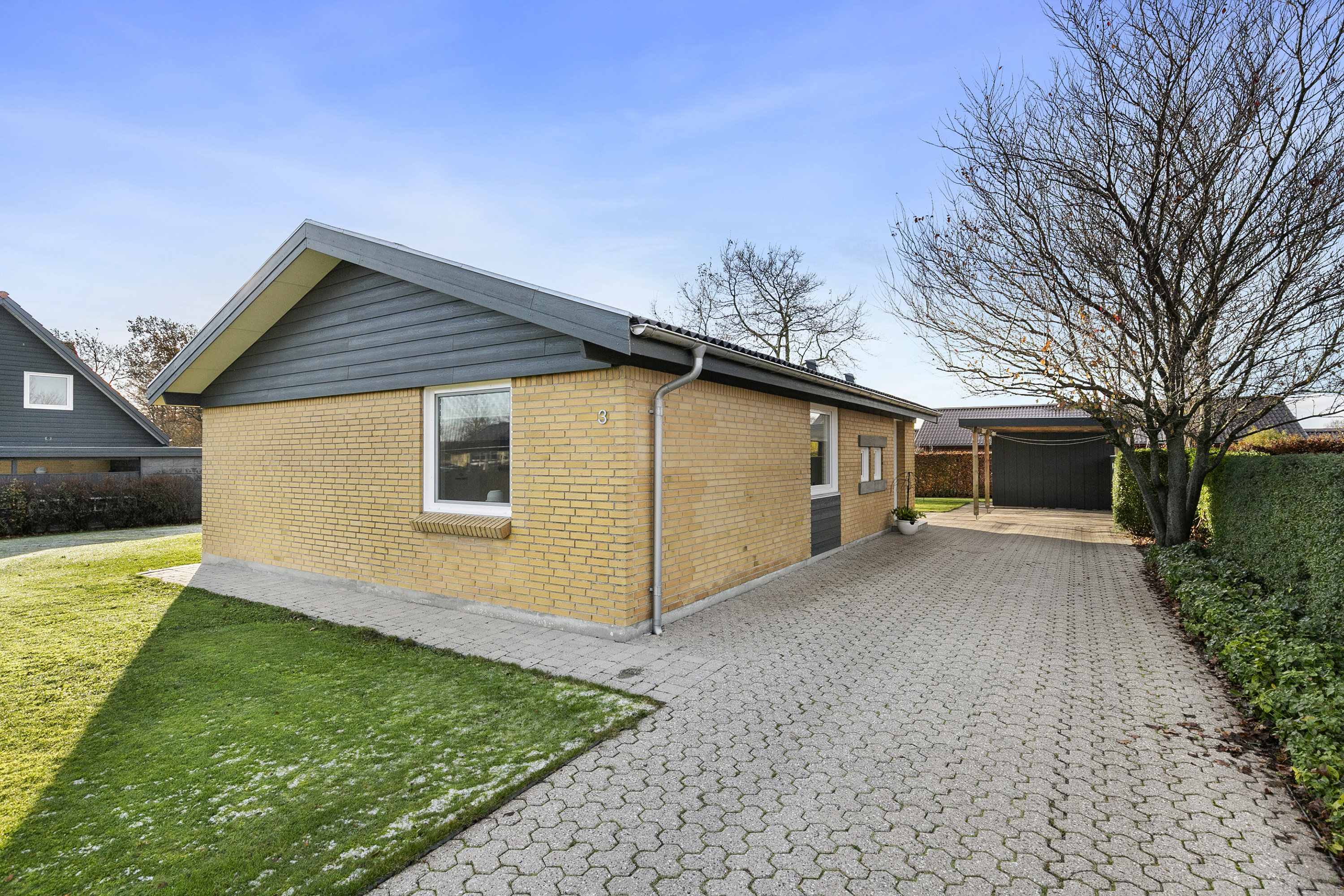 Fremhævet facade billede i fuldskærmstilstand. Billede af Søren Vestergaards Vej 3, 9760 Vrå