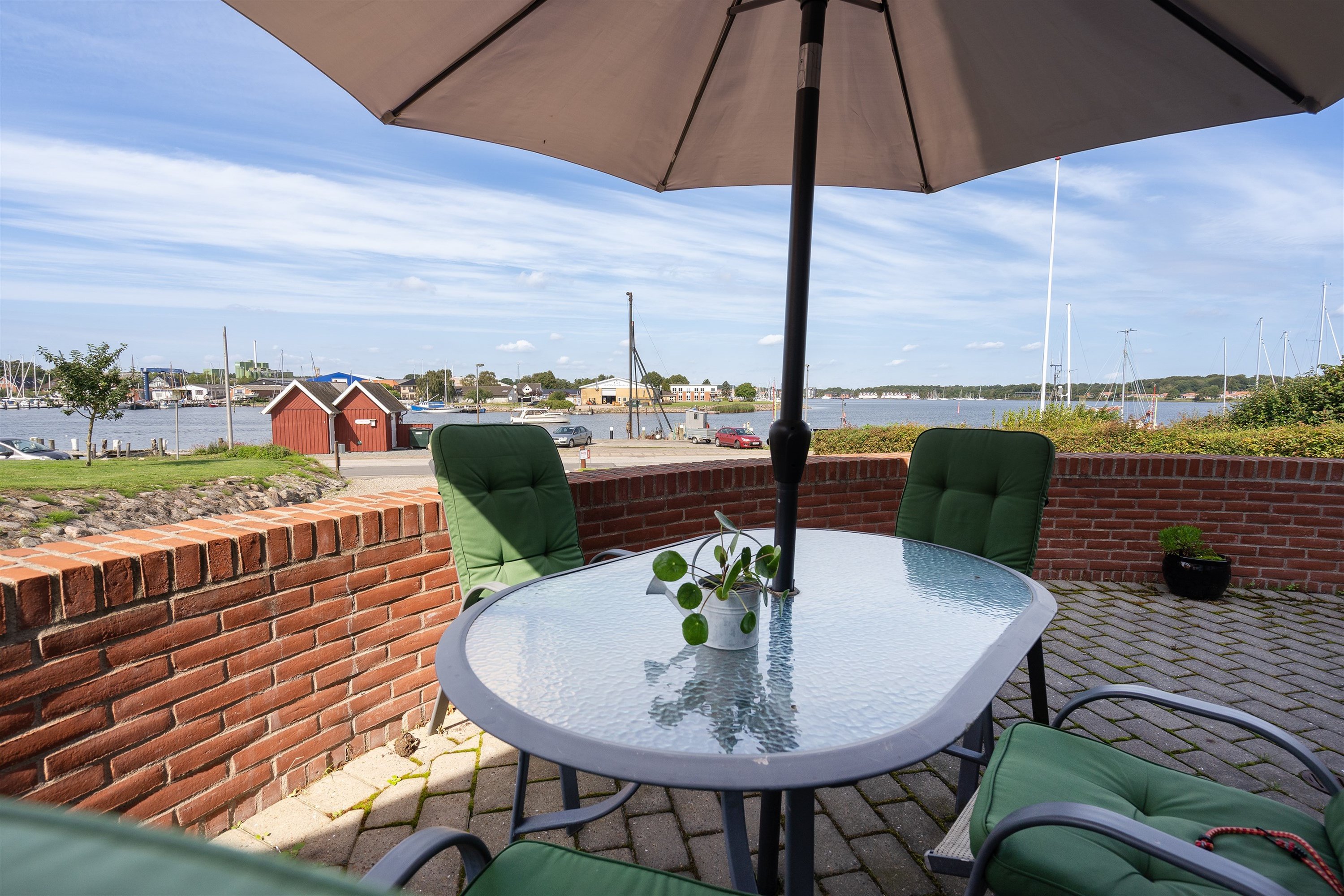 Fremhævet terrasse billede i fuldskærmstilstand. Billede af Havnevej 28, 6320 Egernsund