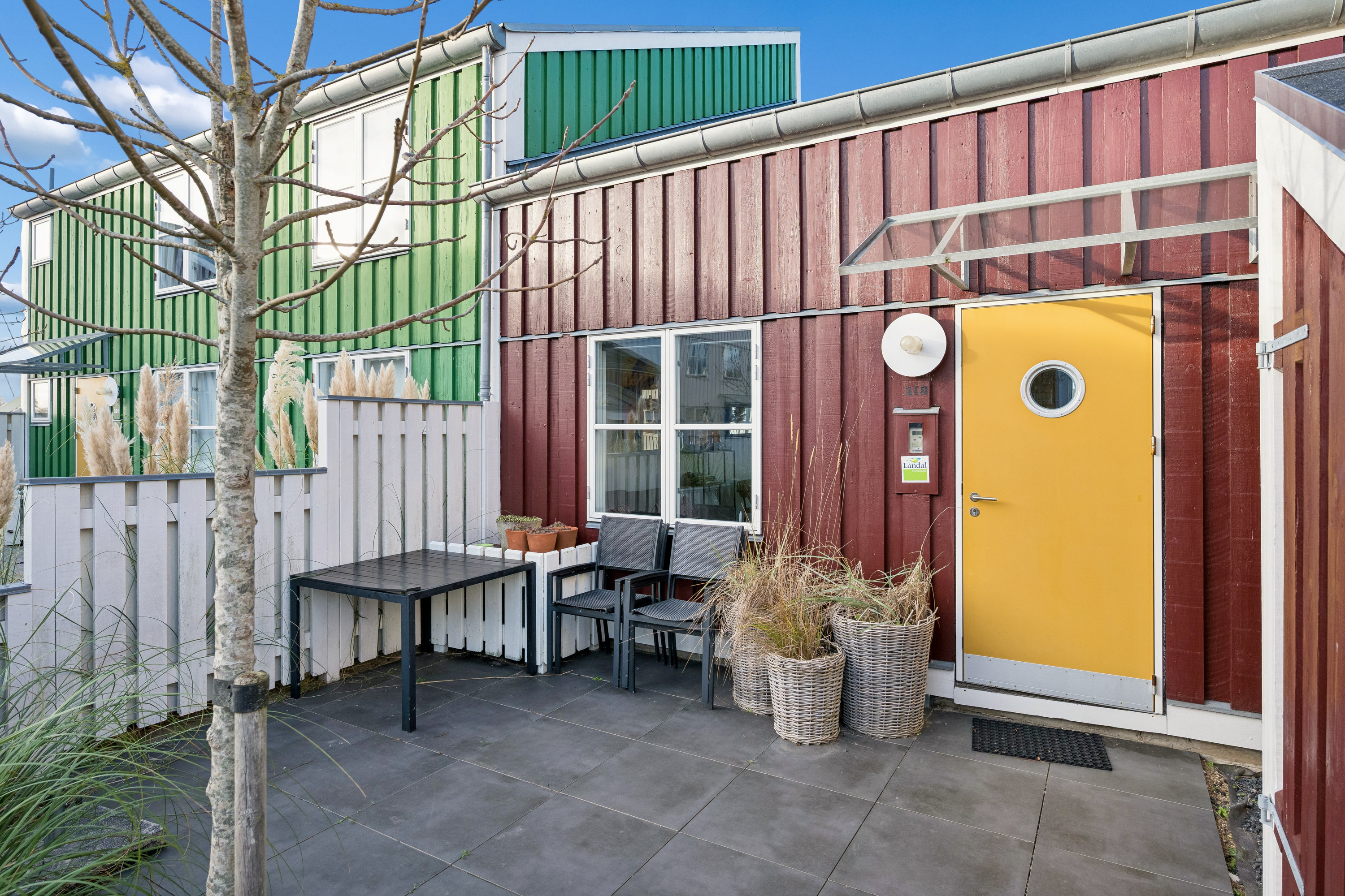 Fremhævet terrasse billede i fuldskærmstilstand. Billede af Øerkrogvejen 2, 318., 8400 Ebeltoft