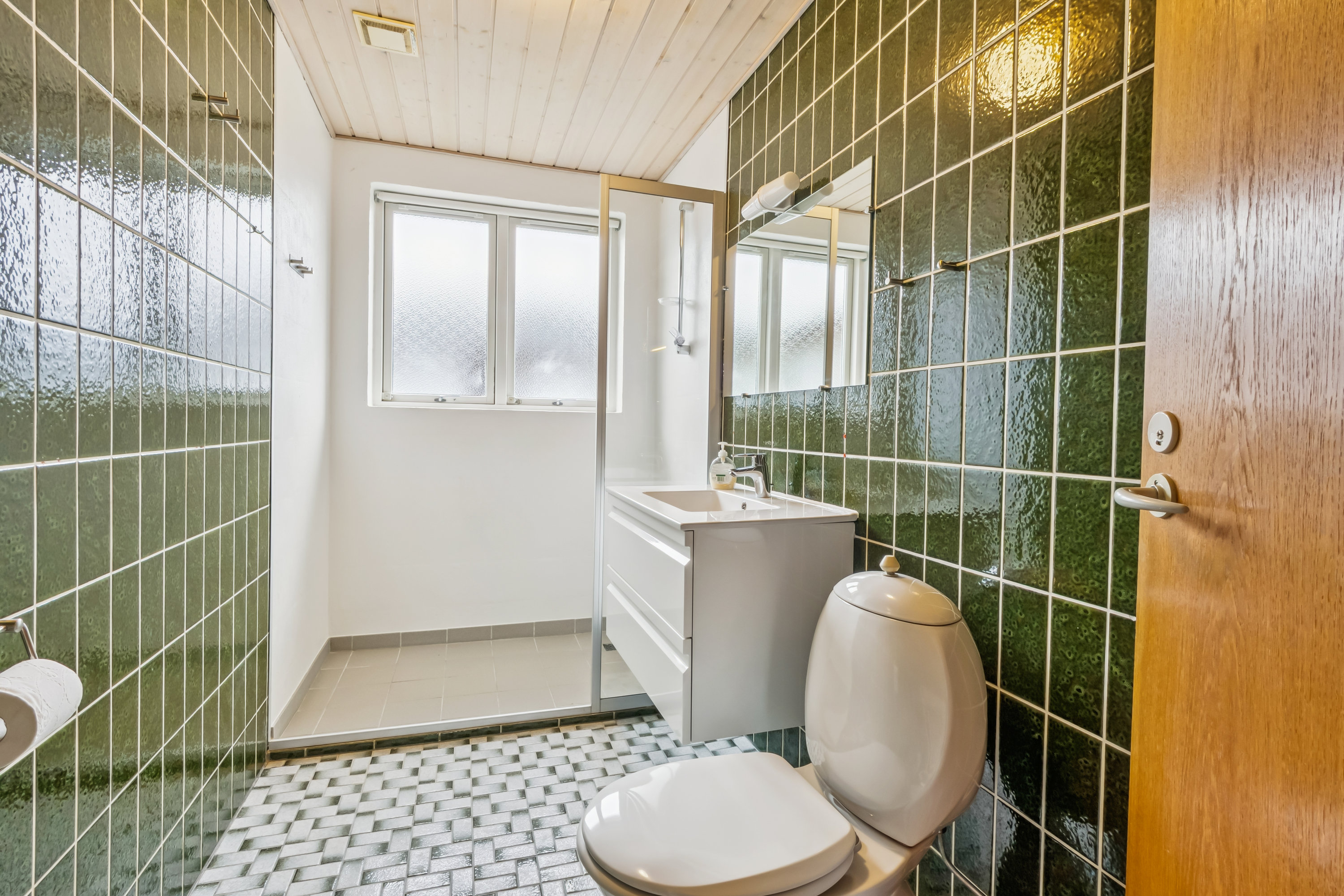 Fremhævet badeværelse billede i fuldskærmstilstand. Billede af Tjørnevænget 42, 7800 Skive