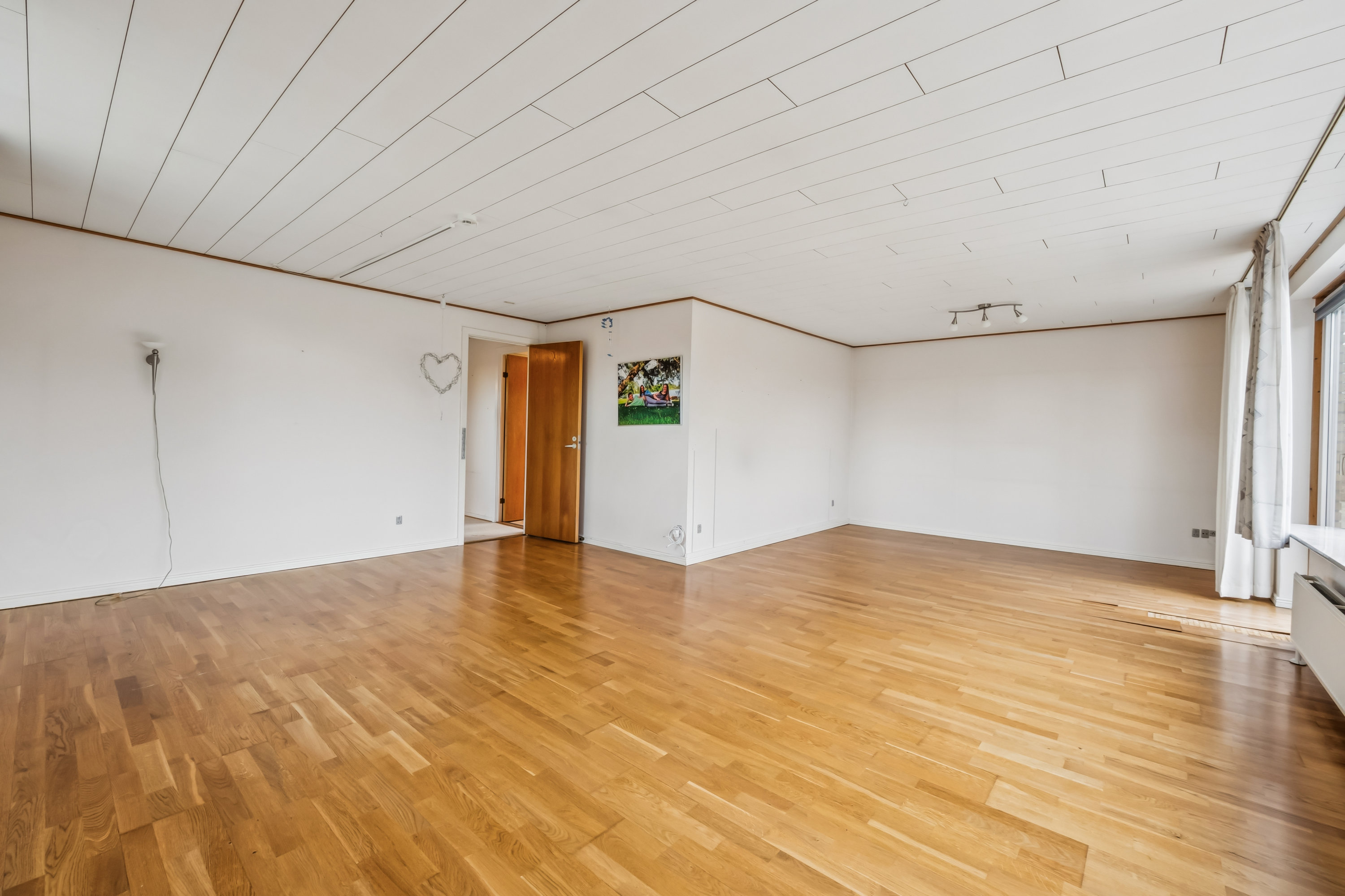 Fremhævet stue billede i fuldskærmstilstand. Billede af Tjørnevænget 42, 7800 Skive