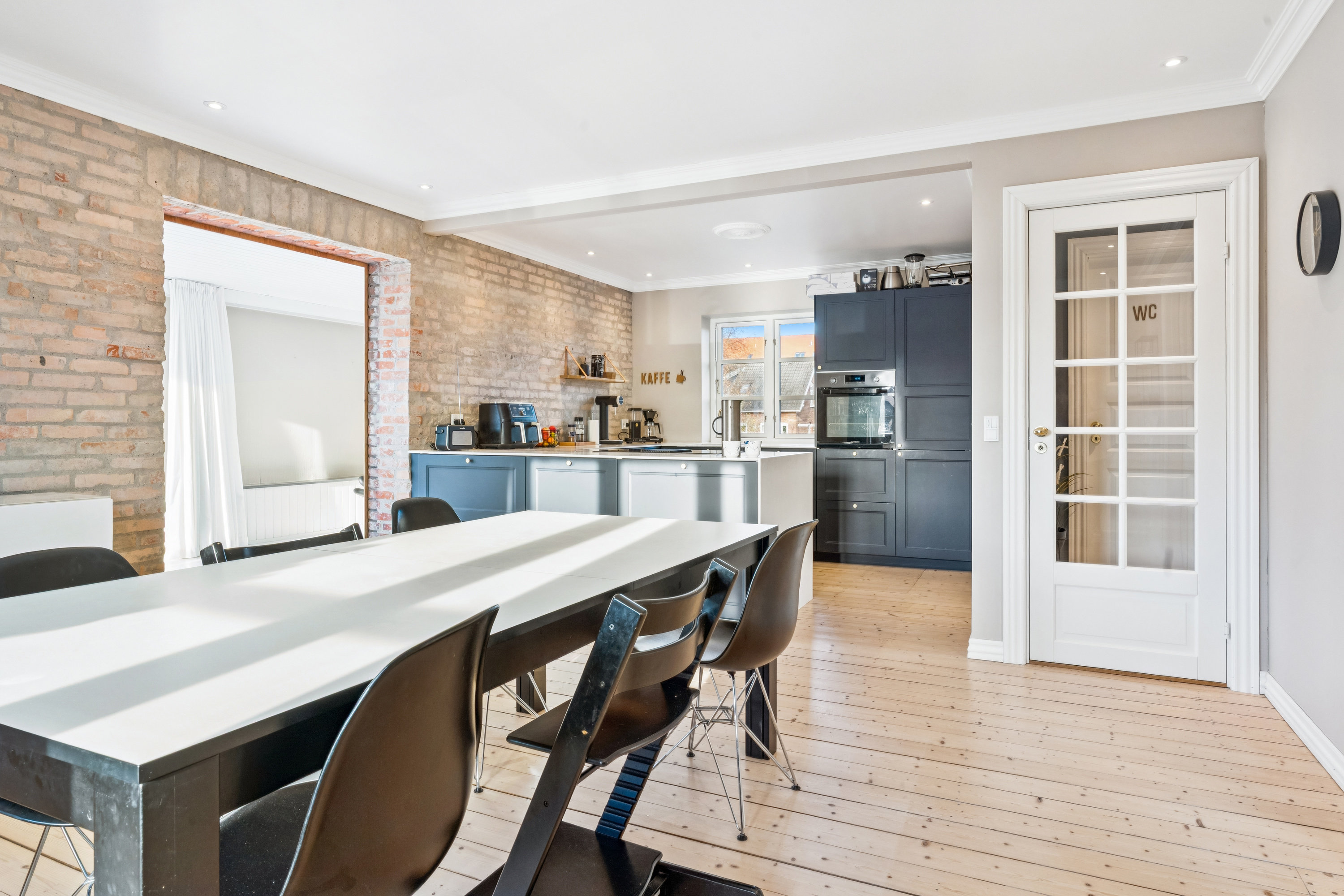 Fremhævet spisestue billede i fuldskærmstilstand. Billede af Poul Buås Vej 6, 9000 Aalborg