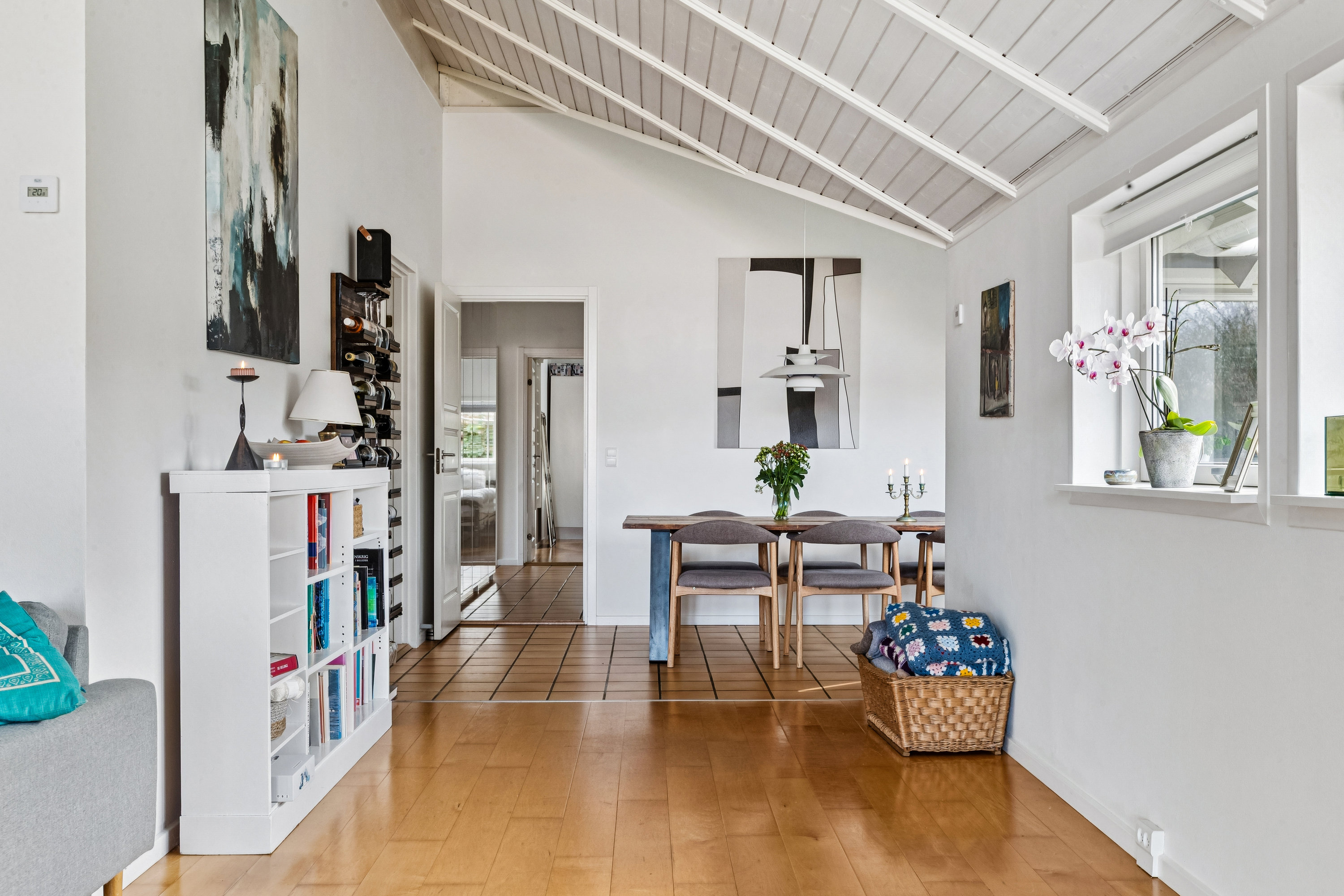 Fremhævet stue billede i fuldskærmstilstand. Billede af Turbinevej 38, 3150 Hellebæk