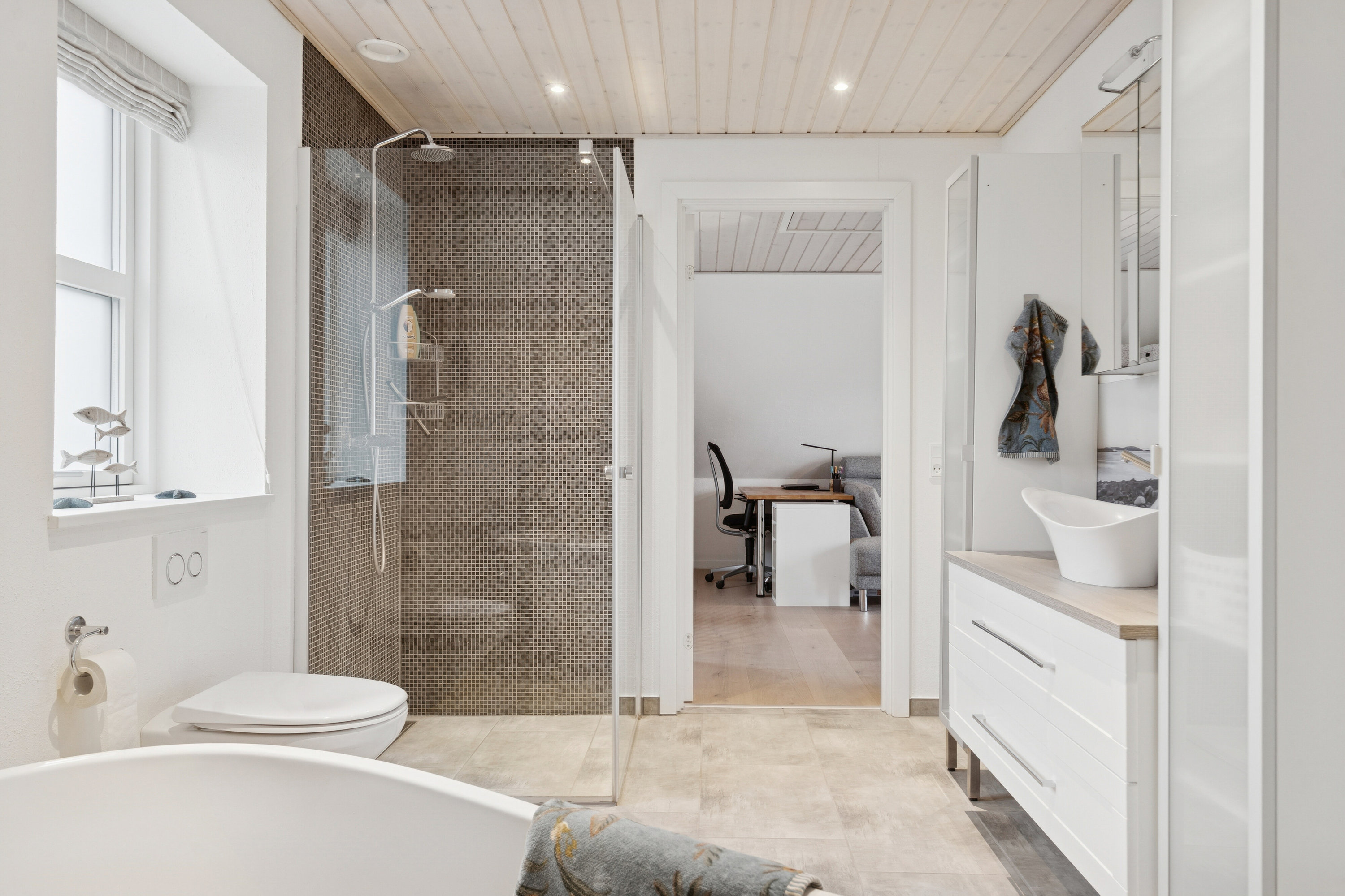 Fremhævet badeværelse billede i fuldskærmstilstand. Billede af Musvitvej 6, Kollund, 6340 Kruså