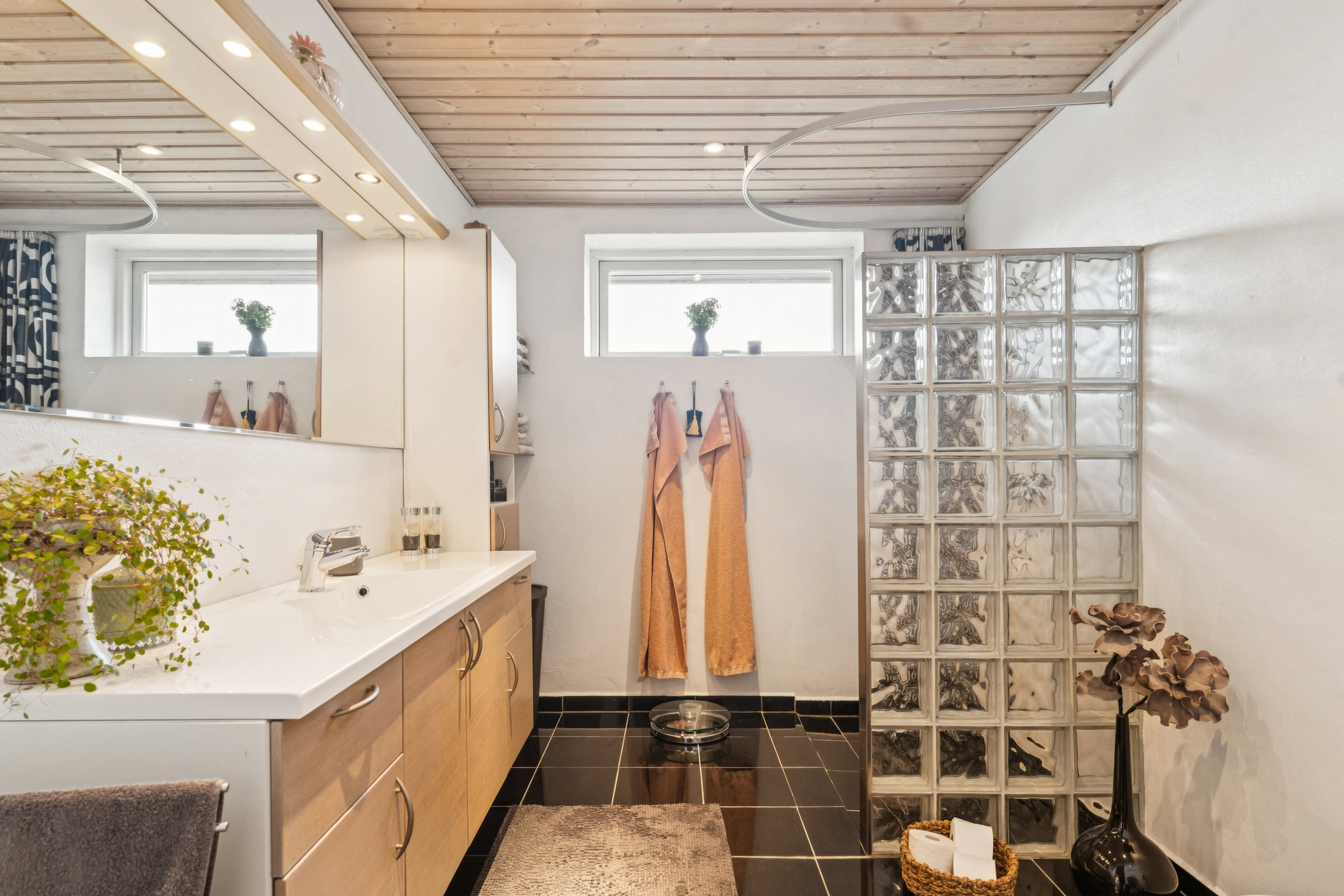 Fremhævet badeværelse billede i fuldskærmstilstand. Billede af Fjordbakken 4, Mellerup, 8930 Randers NØ