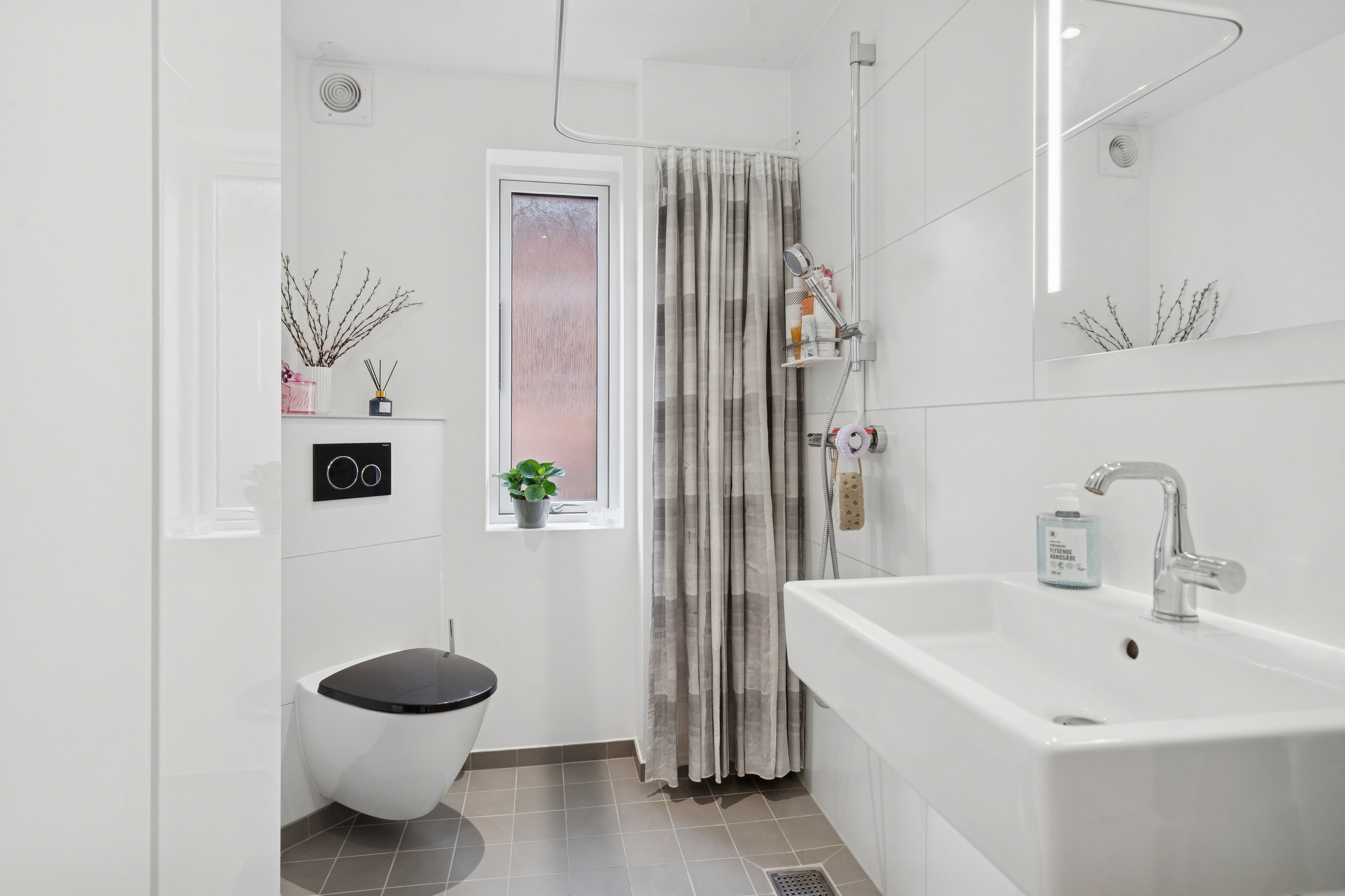 Fremhævet badeværelse billede i fuldskærmstilstand. Billede af Holmehusvej 70, st.. tv., 5000 Odense C