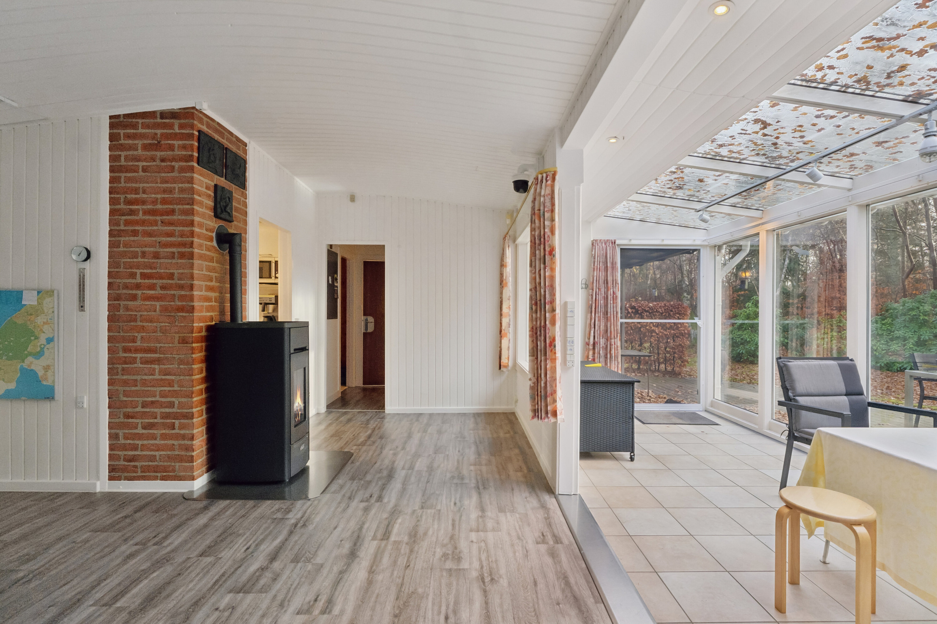 Fremhævet stue billede i fuldskærmstilstand. Billede af Gyvelvej 1, Asserbo, 3300 Frederiksværk