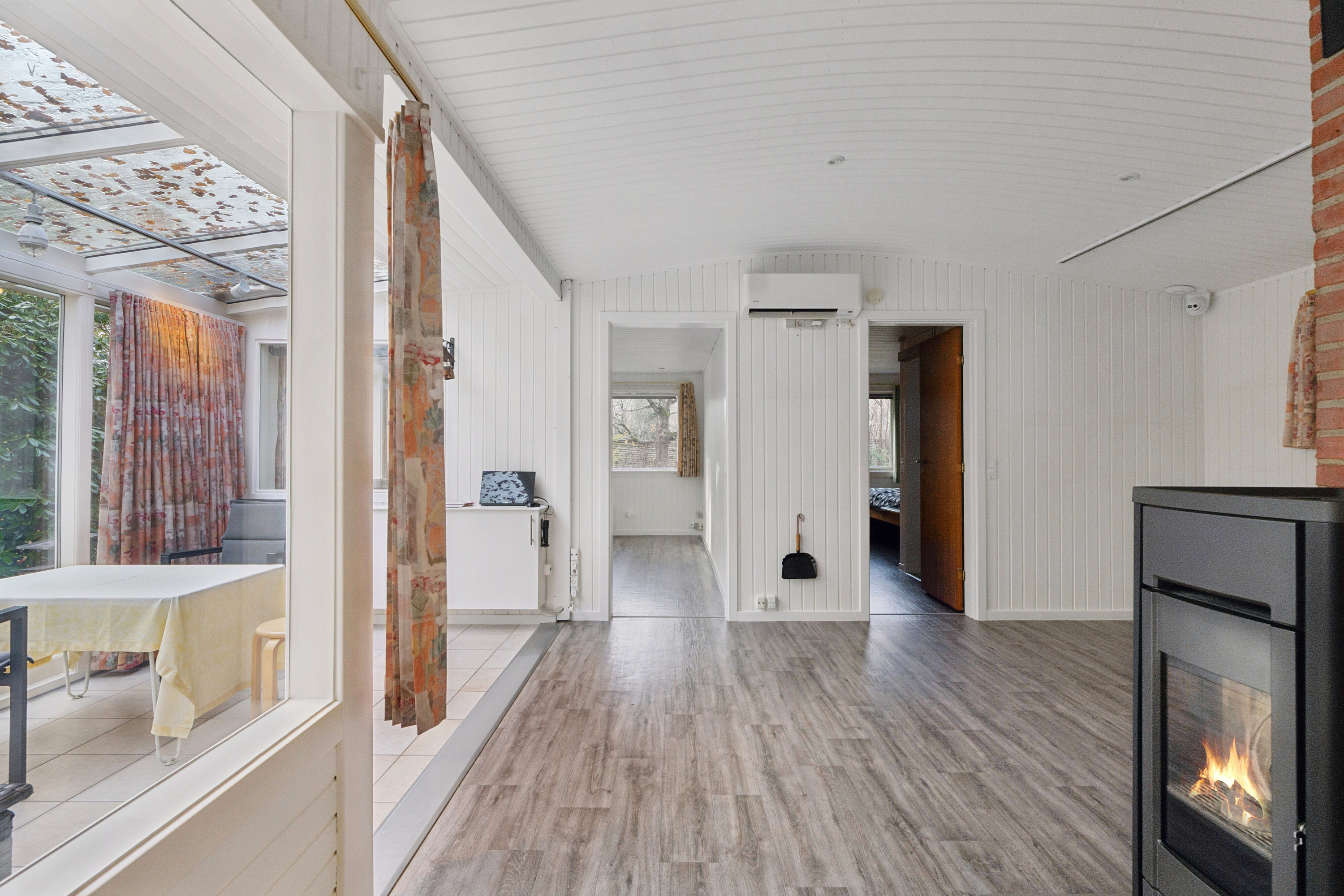 Fremhævet stue billede i fuldskærmstilstand. Billede af Gyvelvej 1, Asserbo, 3300 Frederiksværk