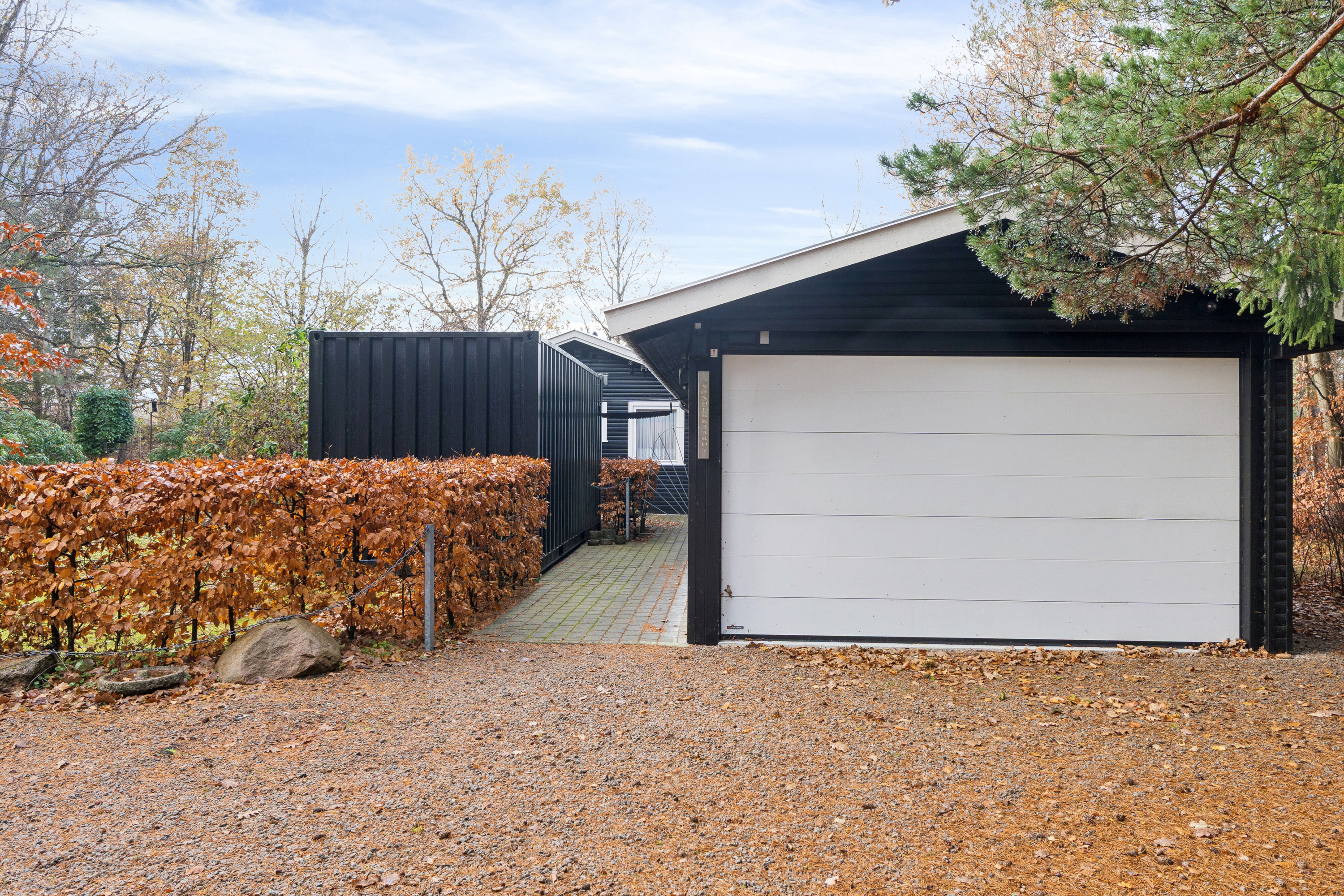 Fremhævet set fra vejen billede i fuldskærmstilstand. Billede af Gyvelvej 1, Asserbo, 3300 Frederiksværk