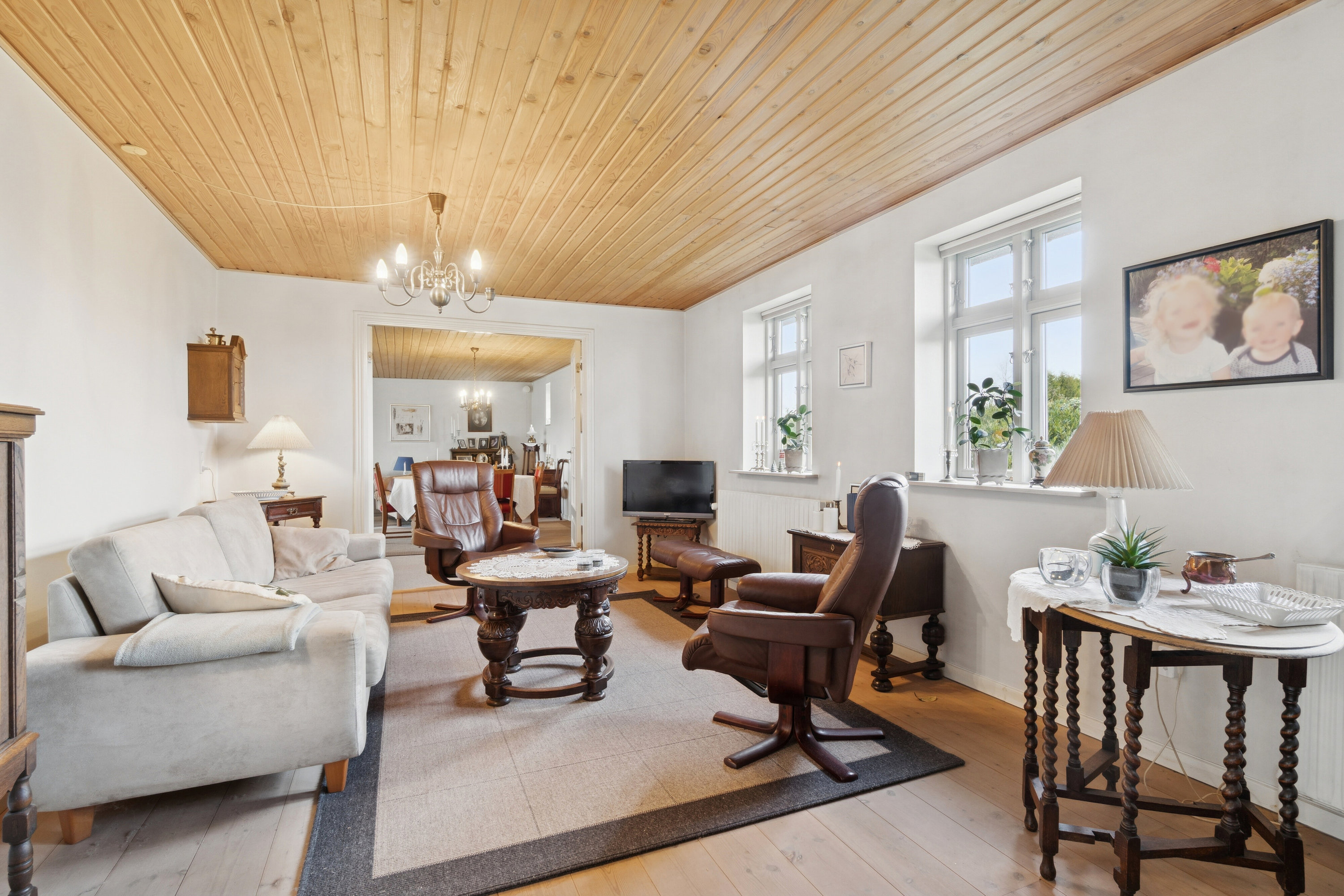 Fremhævet stue billede i fuldskærmstilstand. Billede af Funder Kirkevej 9, 8600 Silkeborg