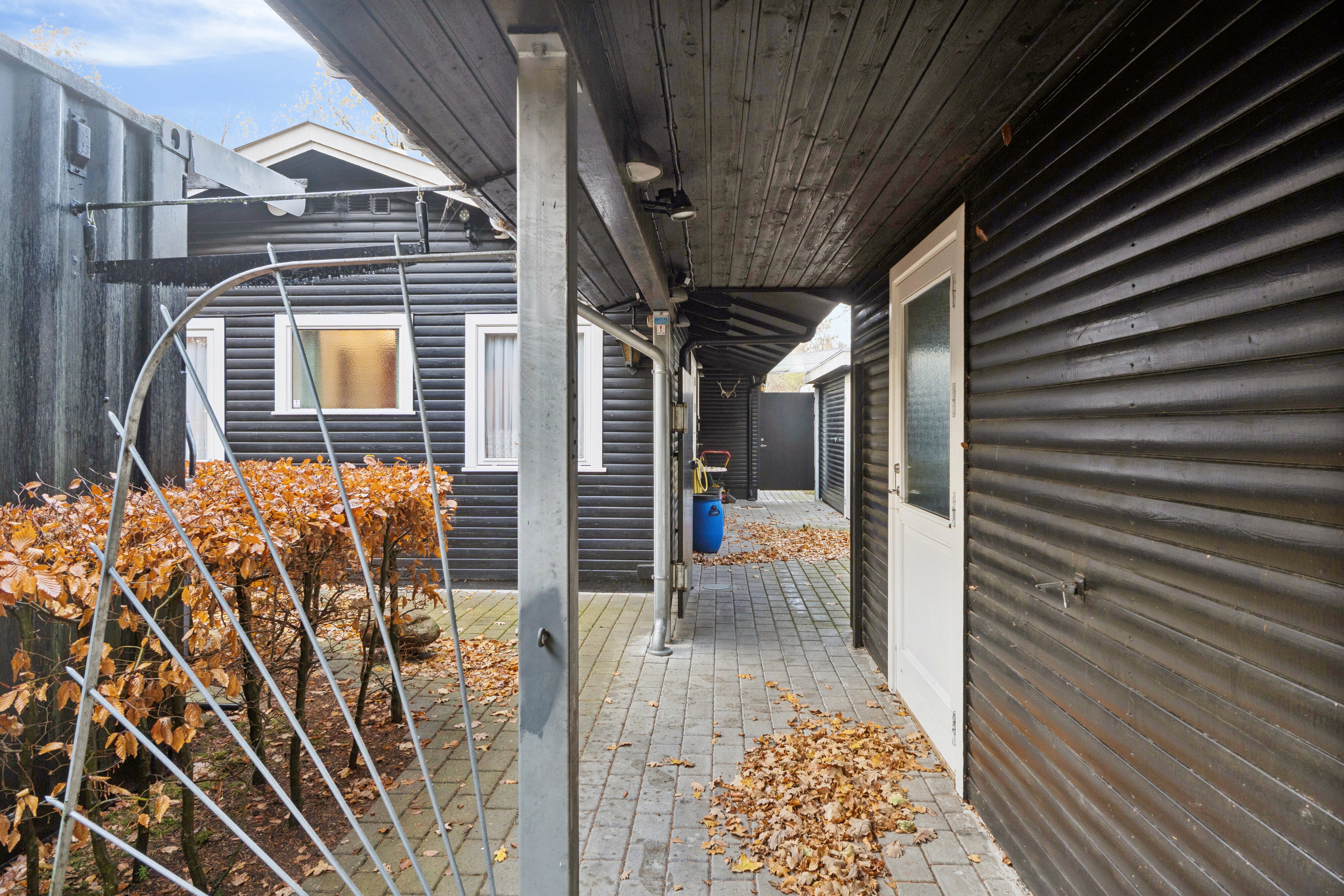 Fremhævet udendørs billede i fuldskærmstilstand. Billede af Gyvelvej 1, Asserbo, 3300 Frederiksværk