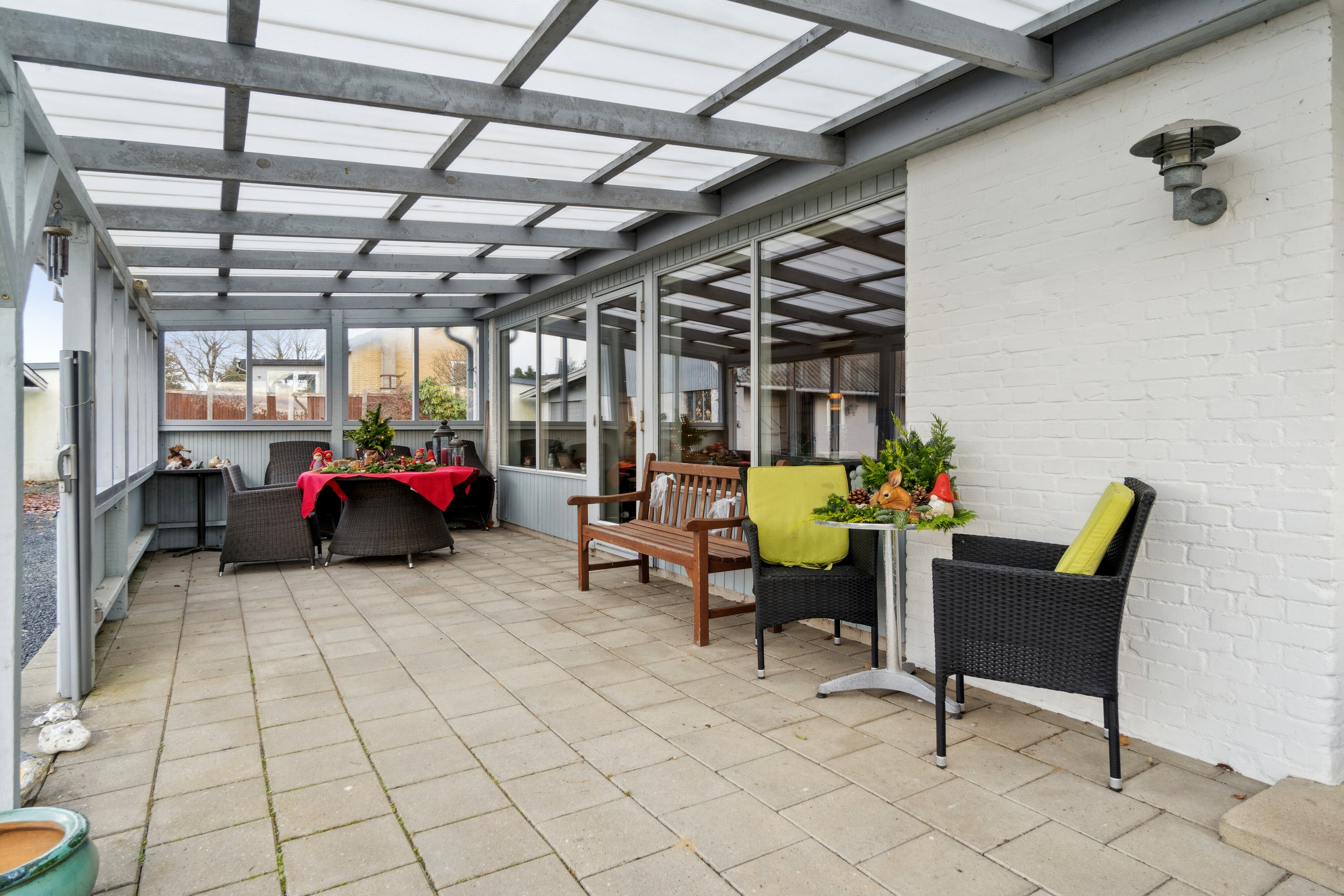 Fremhævet overdækket terrasse billede i fuldskærmstilstand. Billede af Funder Kirkevej 9, 8600 Silkeborg