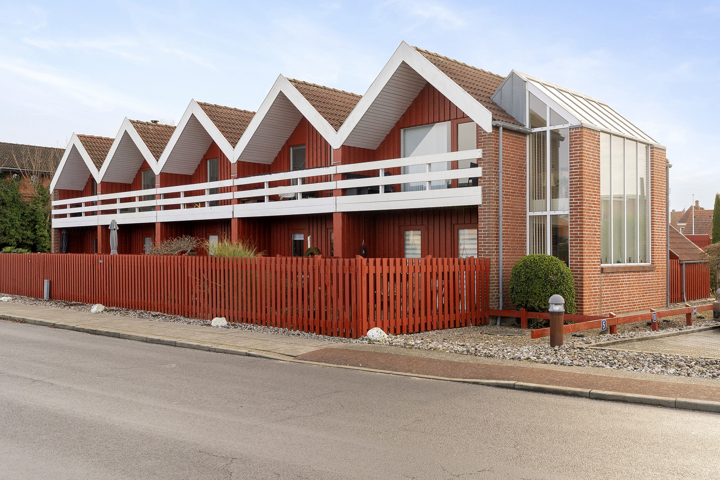 Fremhævet ejendommen billede i fuldskærmstilstand. Billede af Strandvejen 1E, 7130 Juelsminde