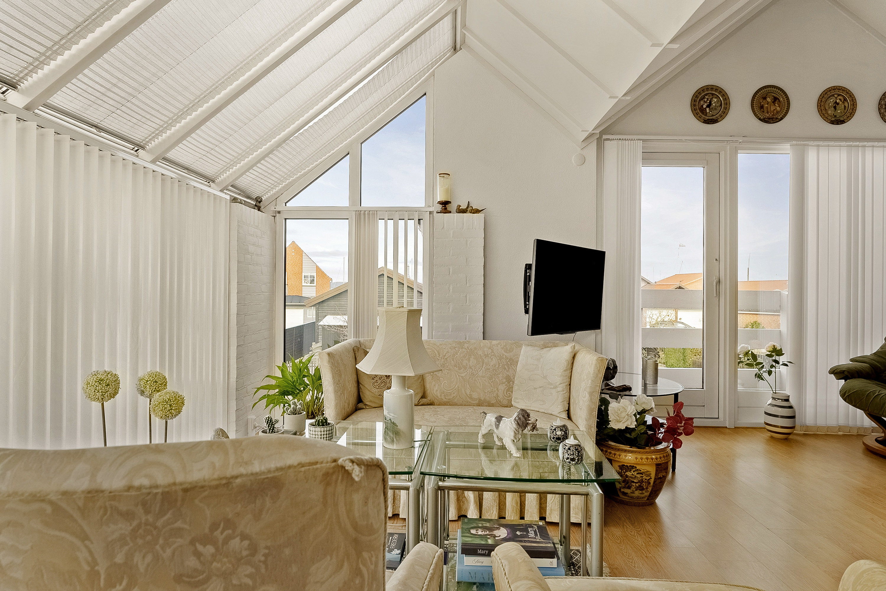 Fremhævet stue billede i fuldskærmstilstand. Billede af Strandvejen 1E, 7130 Juelsminde