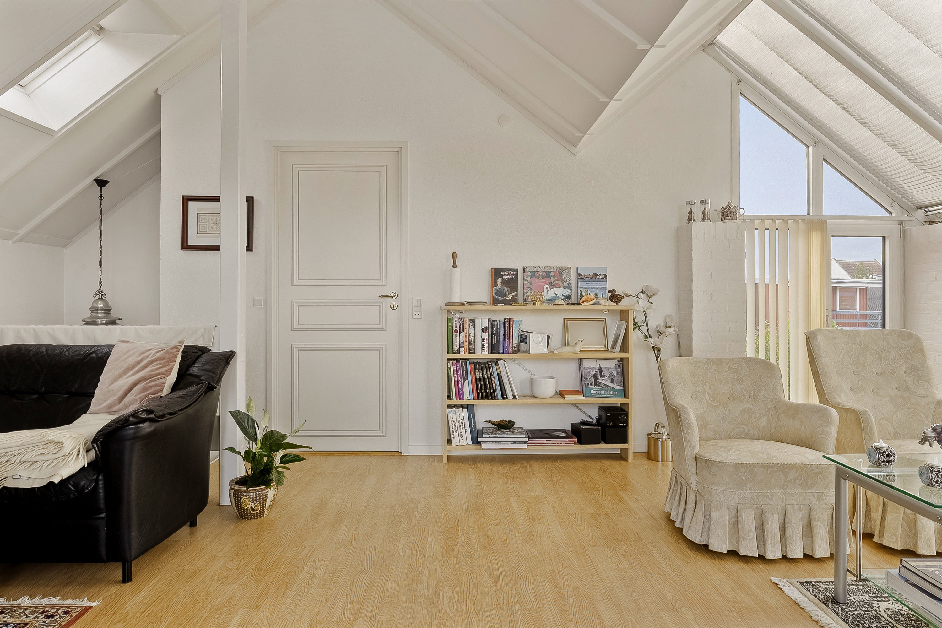 Fremhævet stue billede i fuldskærmstilstand. Billede af Strandvejen 1E, 7130 Juelsminde