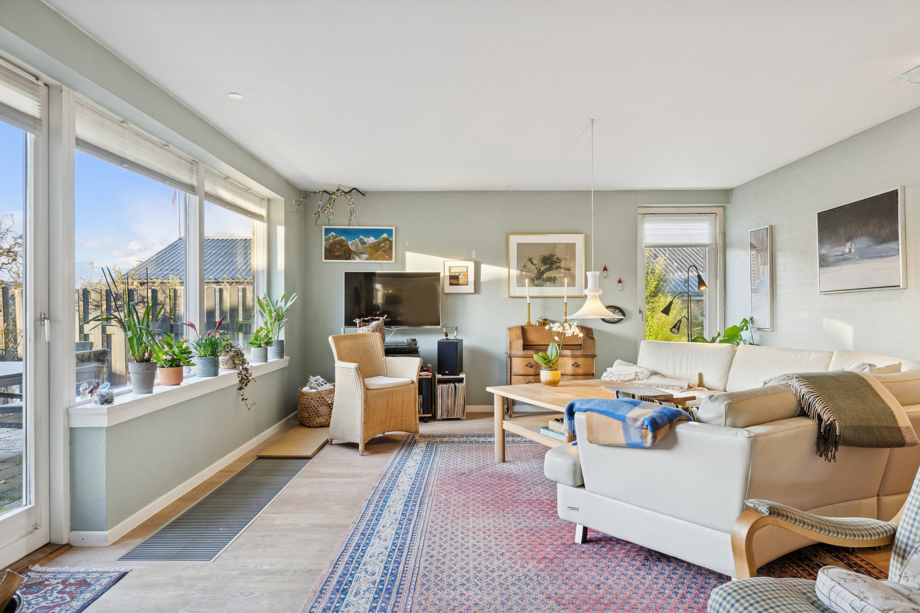 Fremhævet stue billede i fuldskærmstilstand. Billede af Kærvænget 11, Astrup, 9800 Hjørring