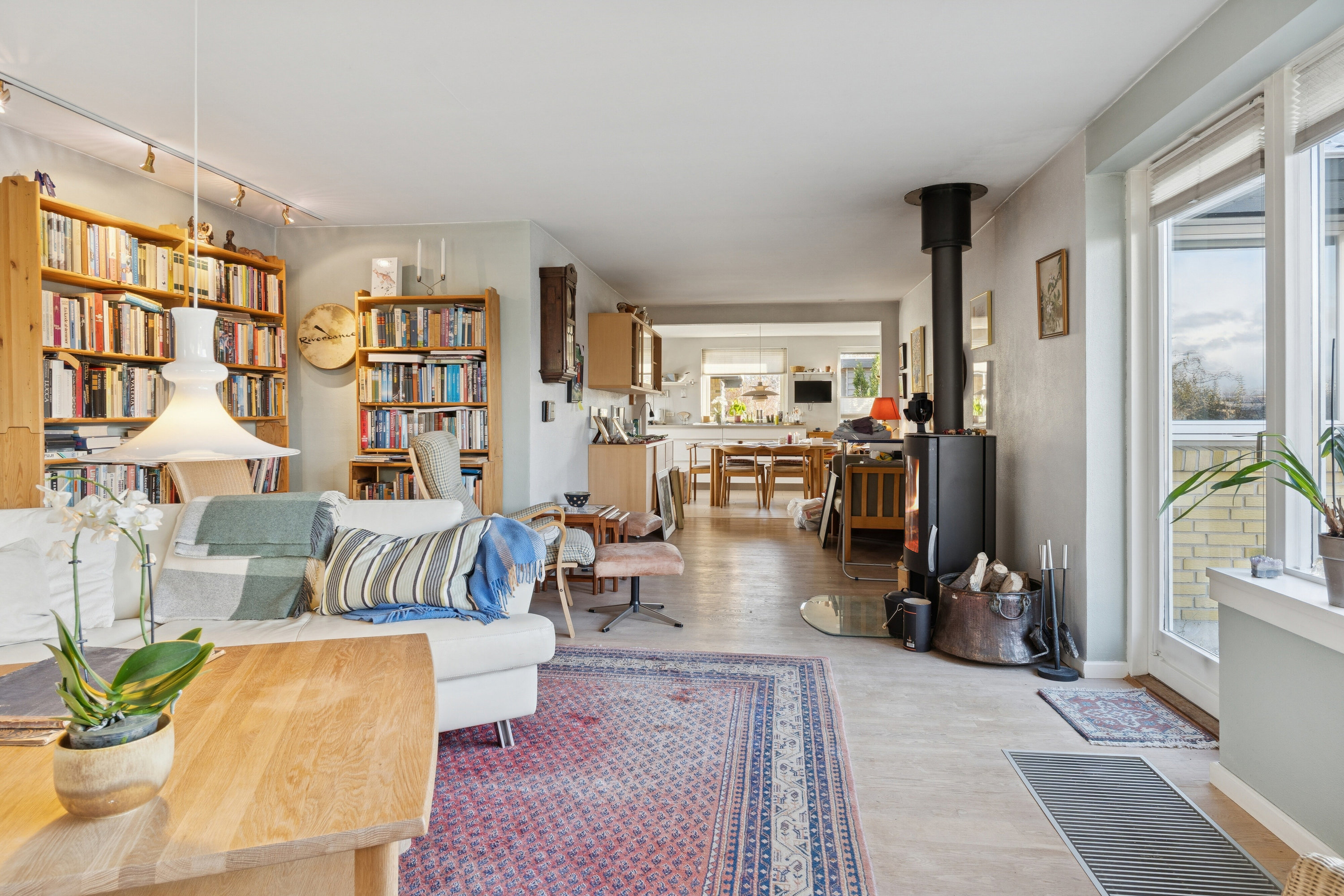 Fremhævet stue billede i fuldskærmstilstand. Billede af Kærvænget 11, Astrup, 9800 Hjørring