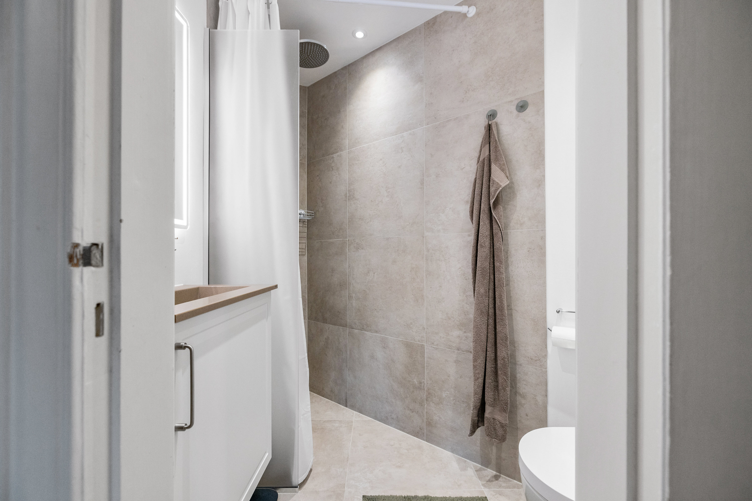 Fremhævet badeværelse billede i fuldskærmstilstand. Billede af Fredensvej 2, 2. th., 8260 Viby J