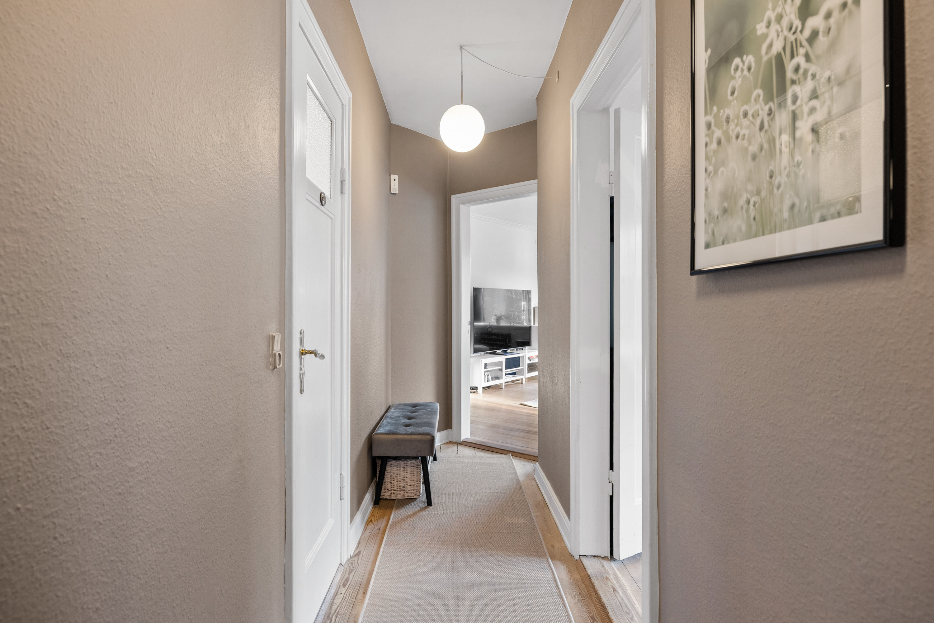 Fremhævet entré billede i fuldskærmstilstand. Billede af Fredensvej 2, 2. th., 8260 Viby J