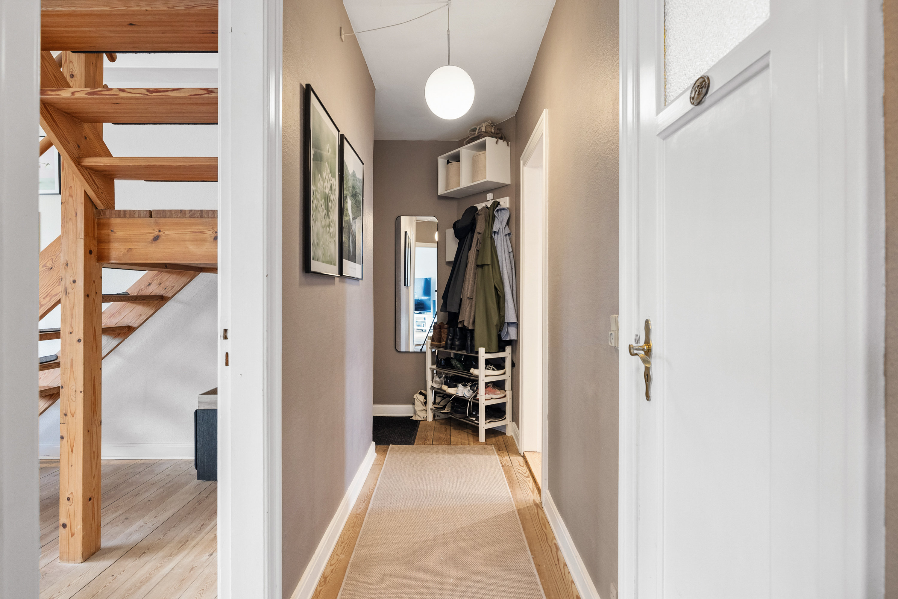 Fremhævet entré billede i fuldskærmstilstand. Billede af Fredensvej 2, 2. th., 8260 Viby J