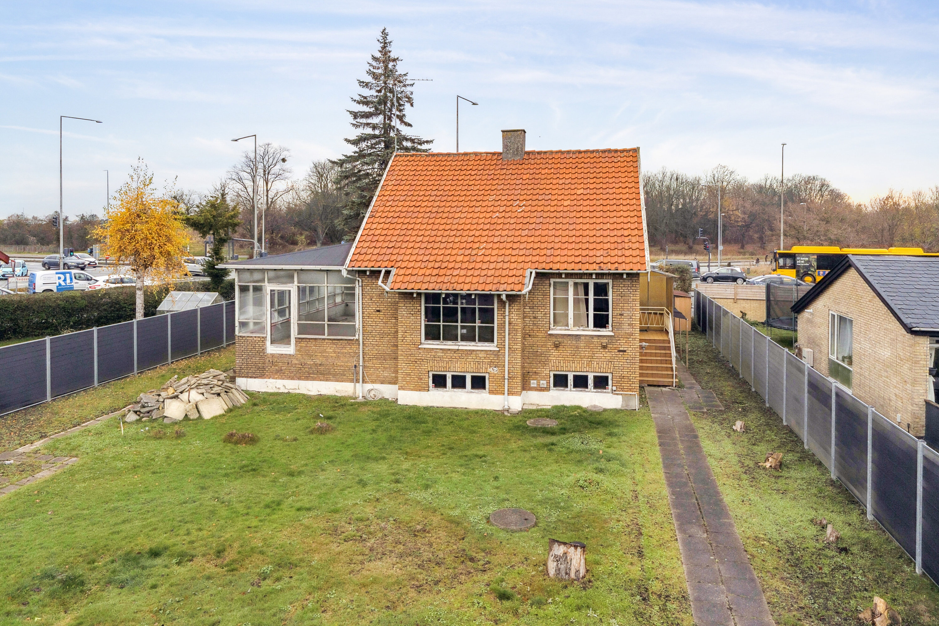 Fremhævet set fra haven billede i fuldskærmstilstand. Billede af Kærbyvej 146, 2610 Rødovre