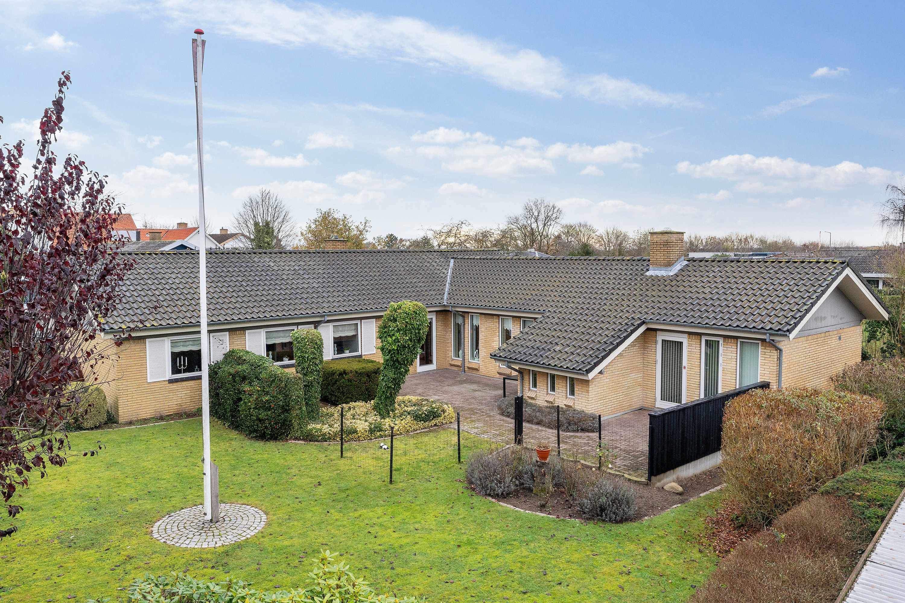 Fremhævet set fra haven billede i fuldskærmstilstand. Billede af Vegavej 6, 4200 Slagelse