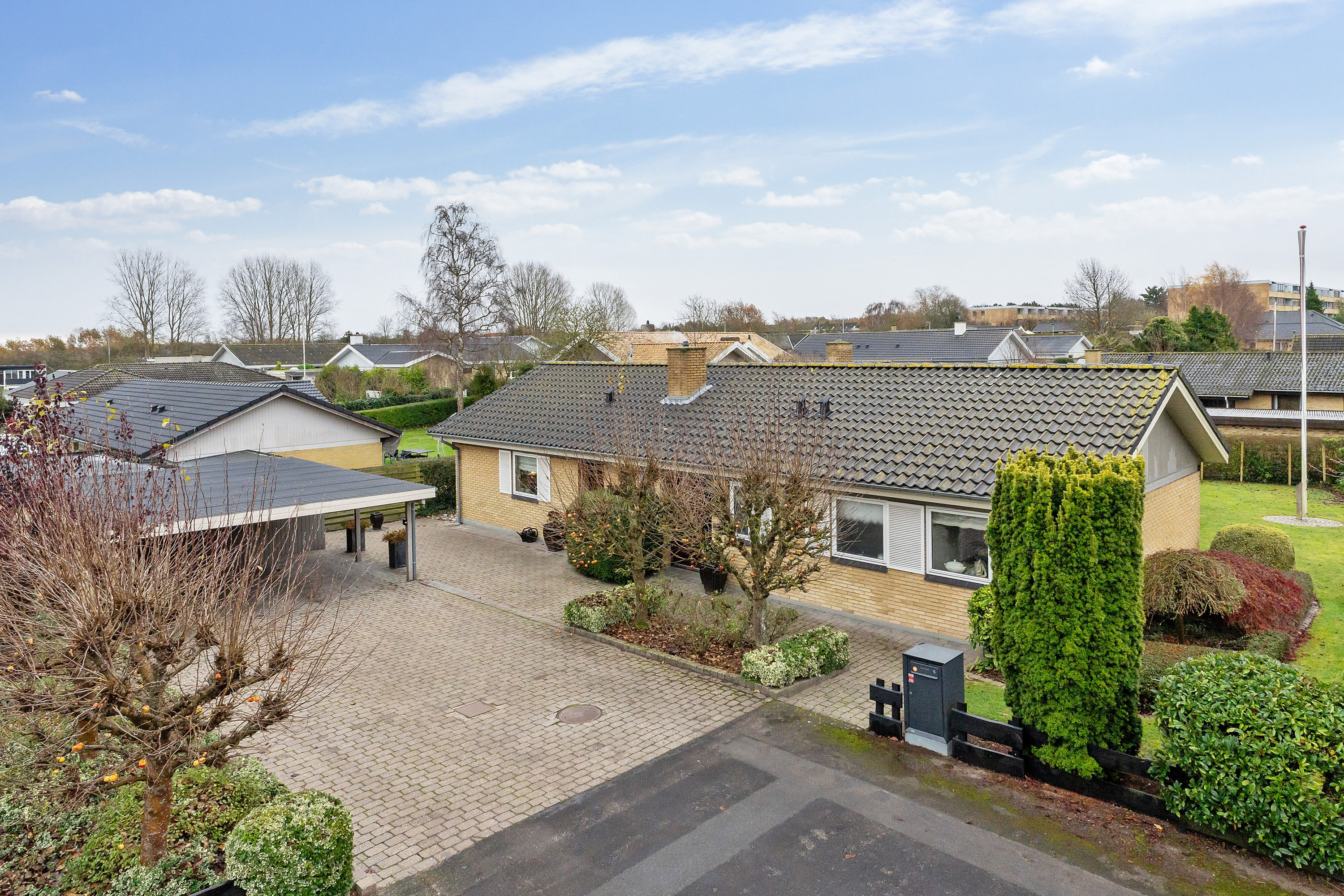 Fremhævet set fra vejen billede i fuldskærmstilstand. Billede af Vegavej 6, 4200 Slagelse