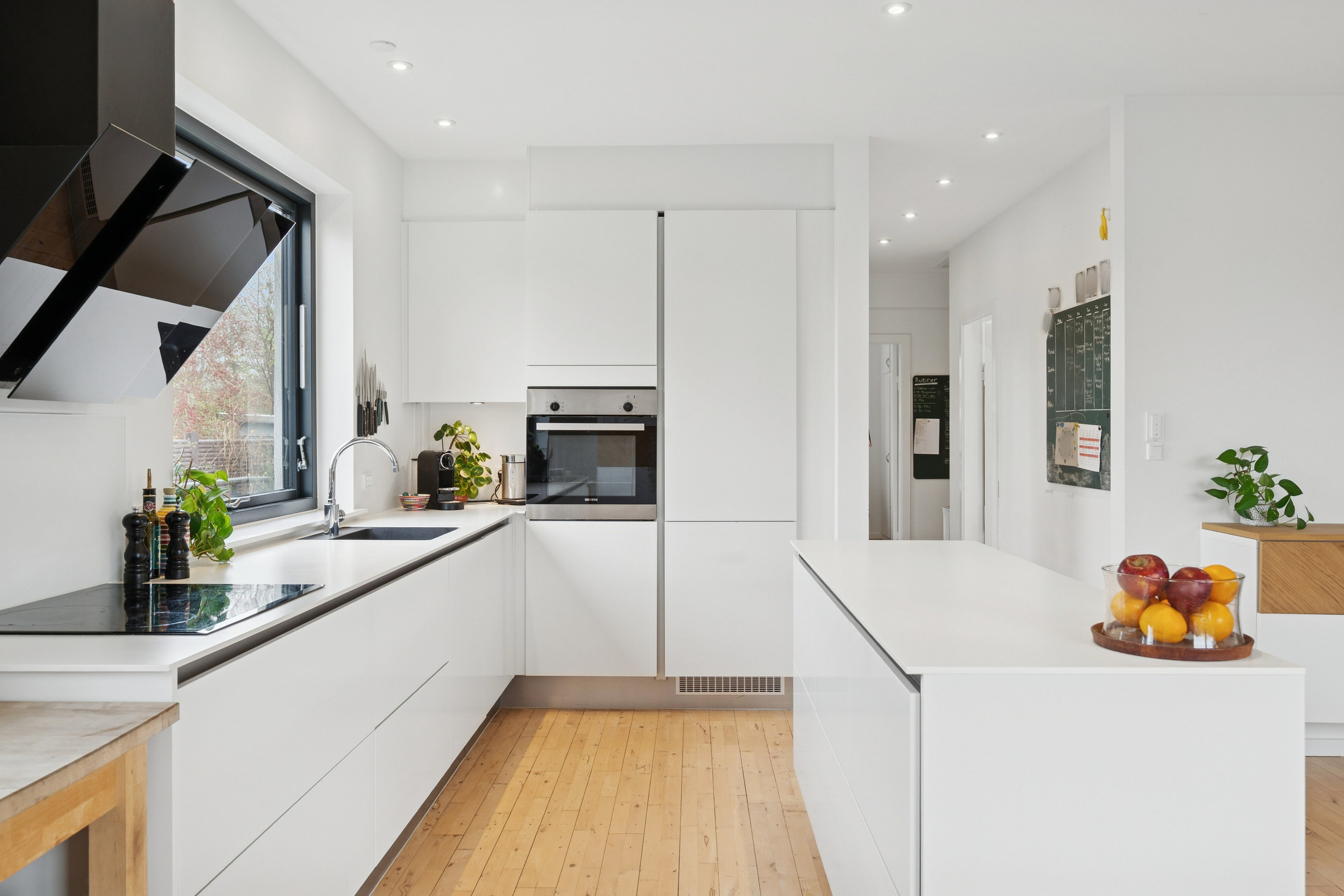 Fremhævet køkken billede i fuldskærmstilstand. Billede af Stjernevangen 3, 2600 Glostrup