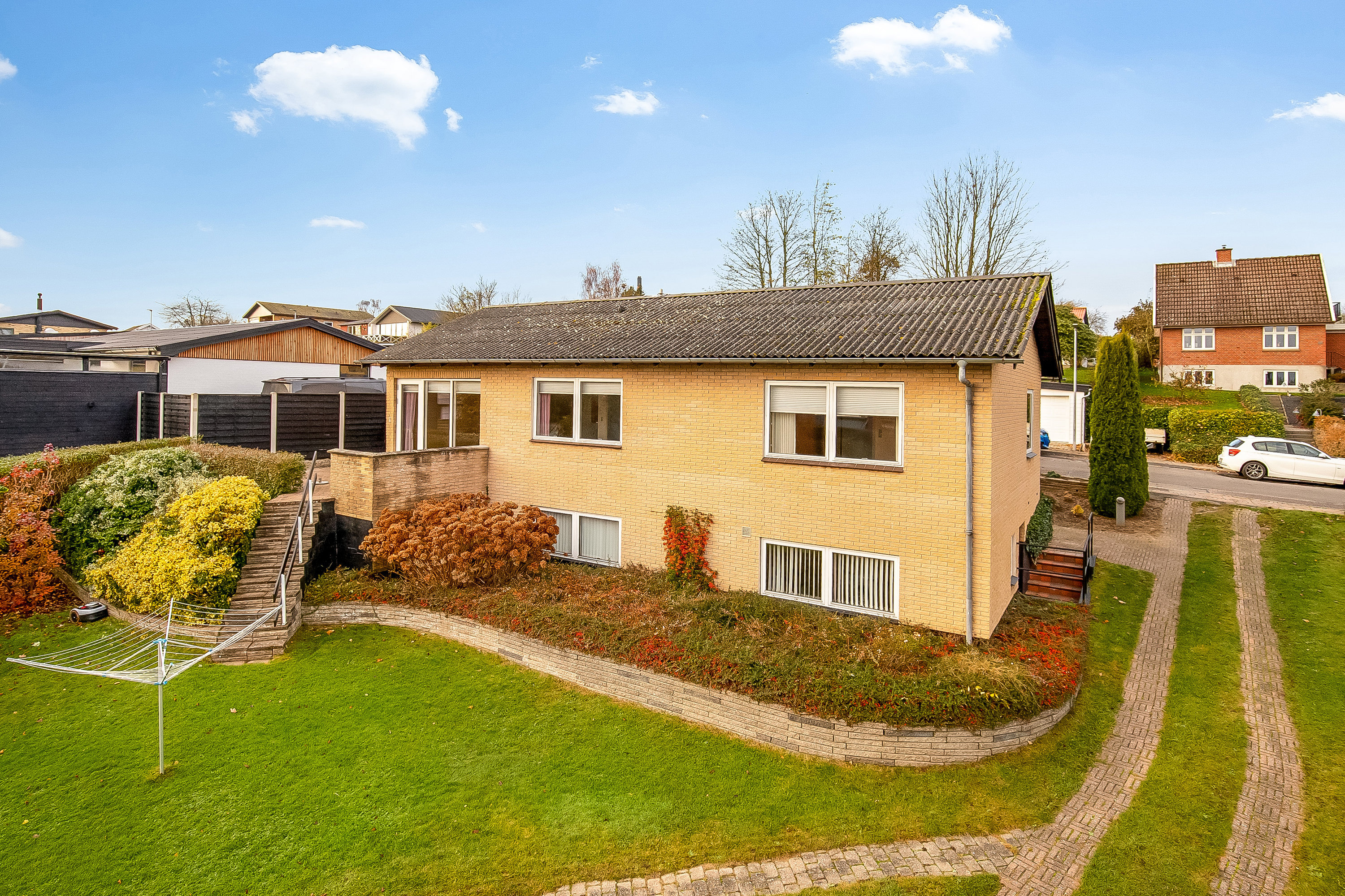 Fremhævet mastefoto billede i fuldskærmstilstand. Billede af Spurvevej 16, 6000 Kolding