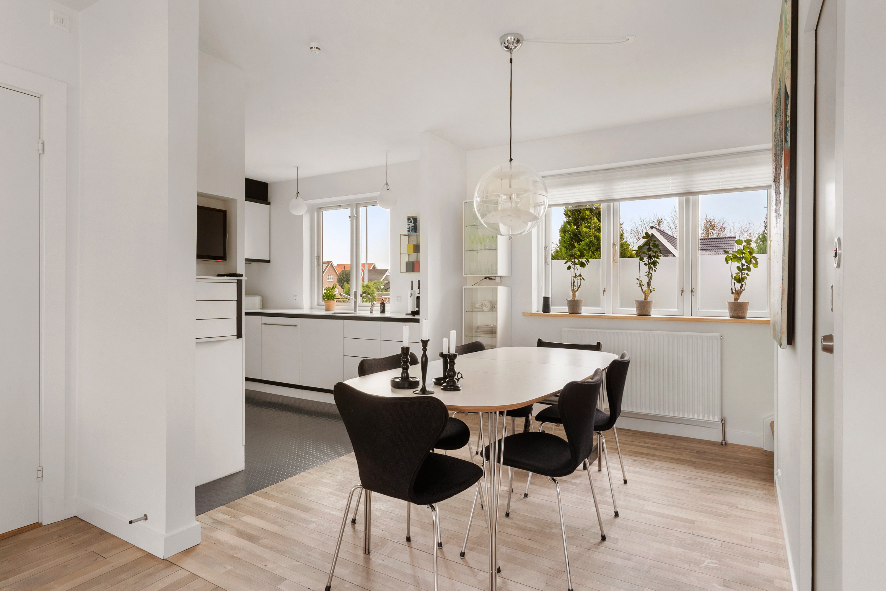 Miniaturebillede 1: spisestue. Billede af Gammel Køge Landevej 759, 2660 Brøndby Strand