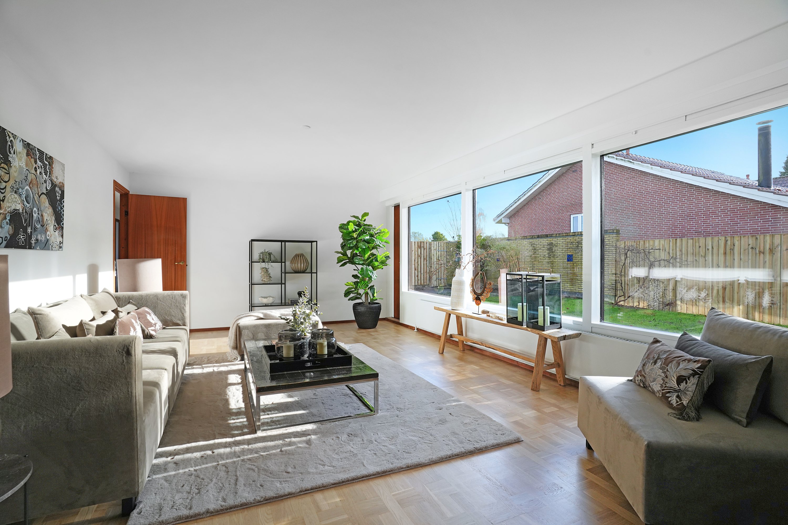 Fremhævet stue billede i fuldskærmstilstand. Billede af Fyrrevænget 7, 3520 Farum