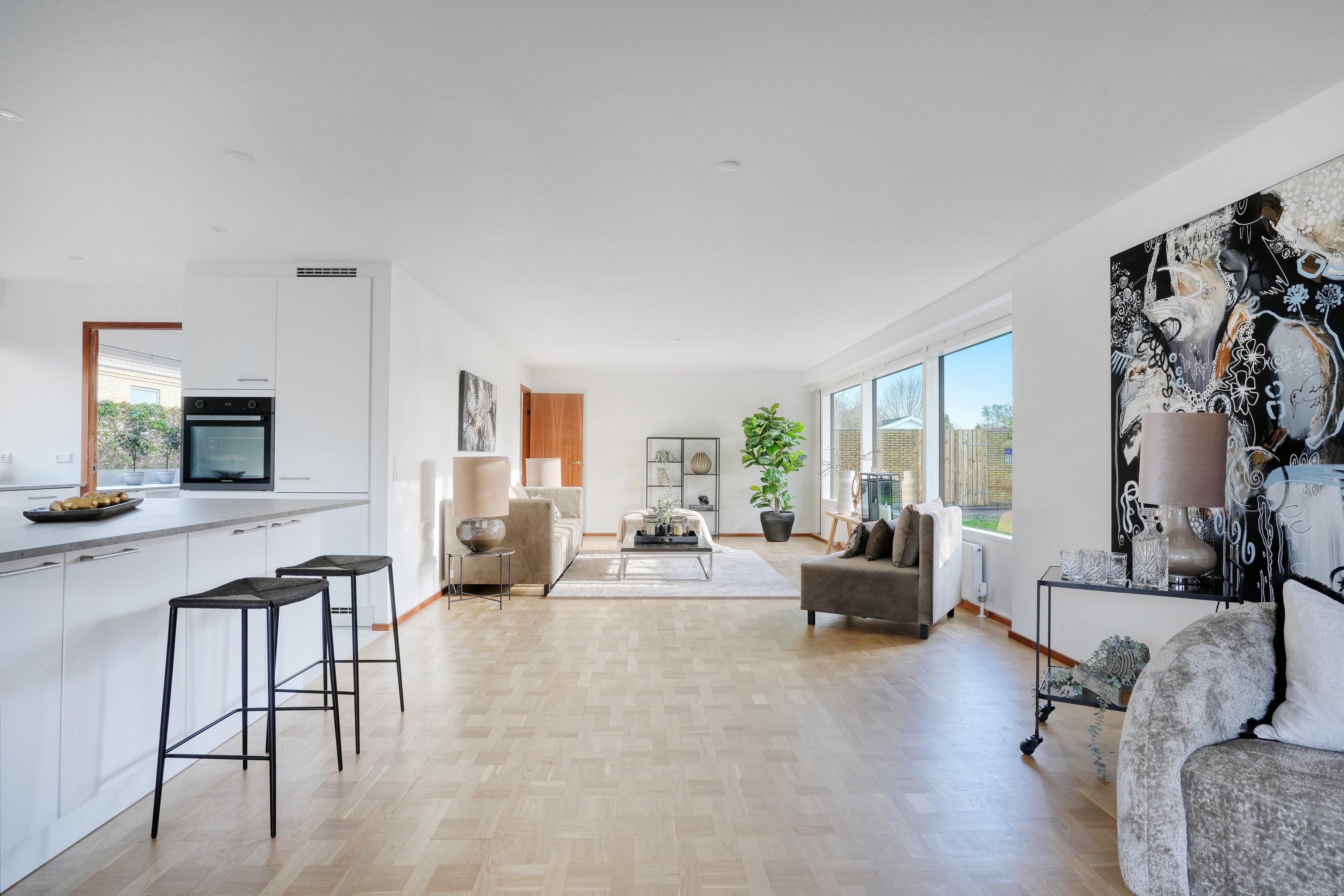 Fremhævet stue billede i fuldskærmstilstand. Billede af Fyrrevænget 7, 3520 Farum