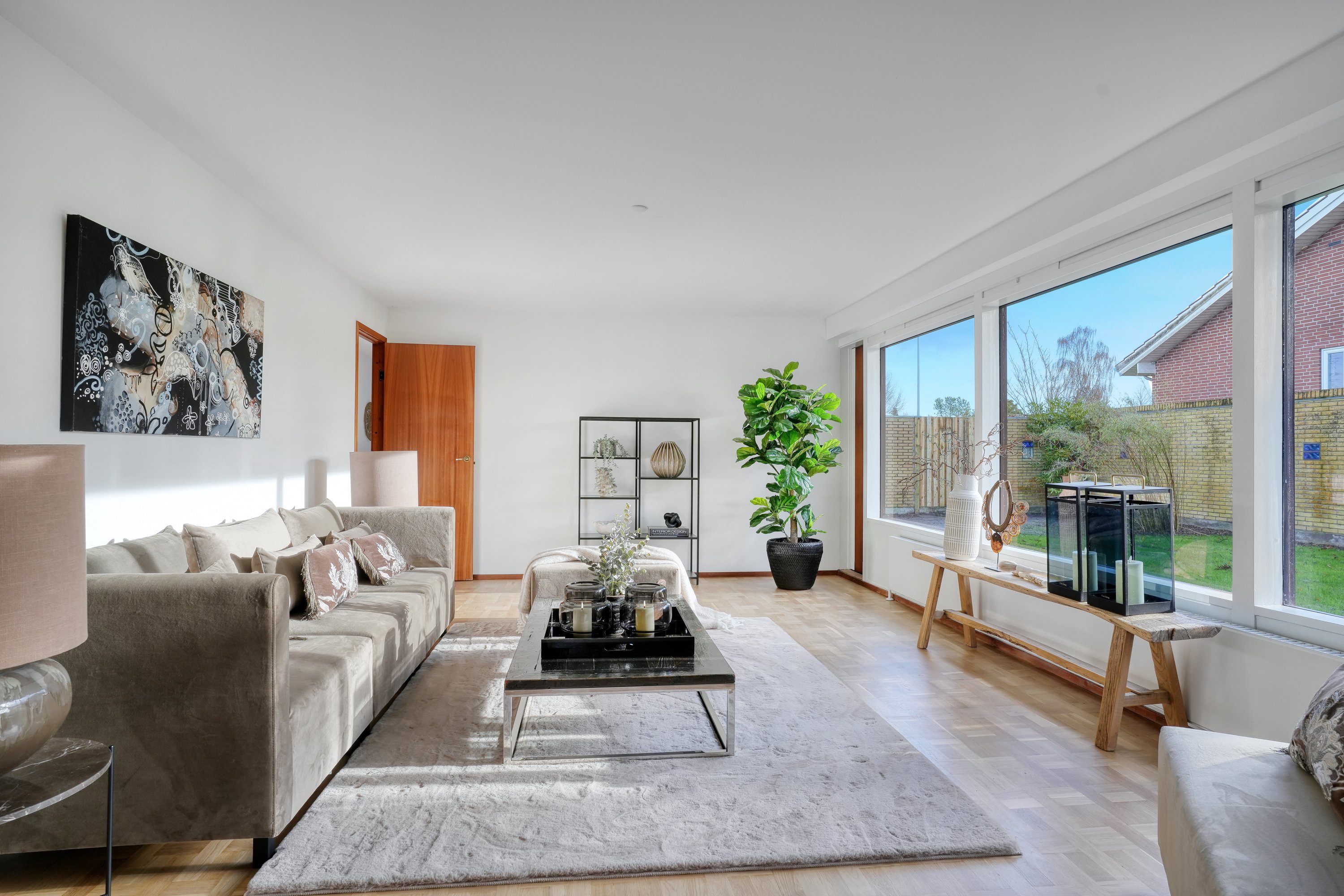 Fremhævet stue billede i fuldskærmstilstand. Billede af Fyrrevænget 7, 3520 Farum