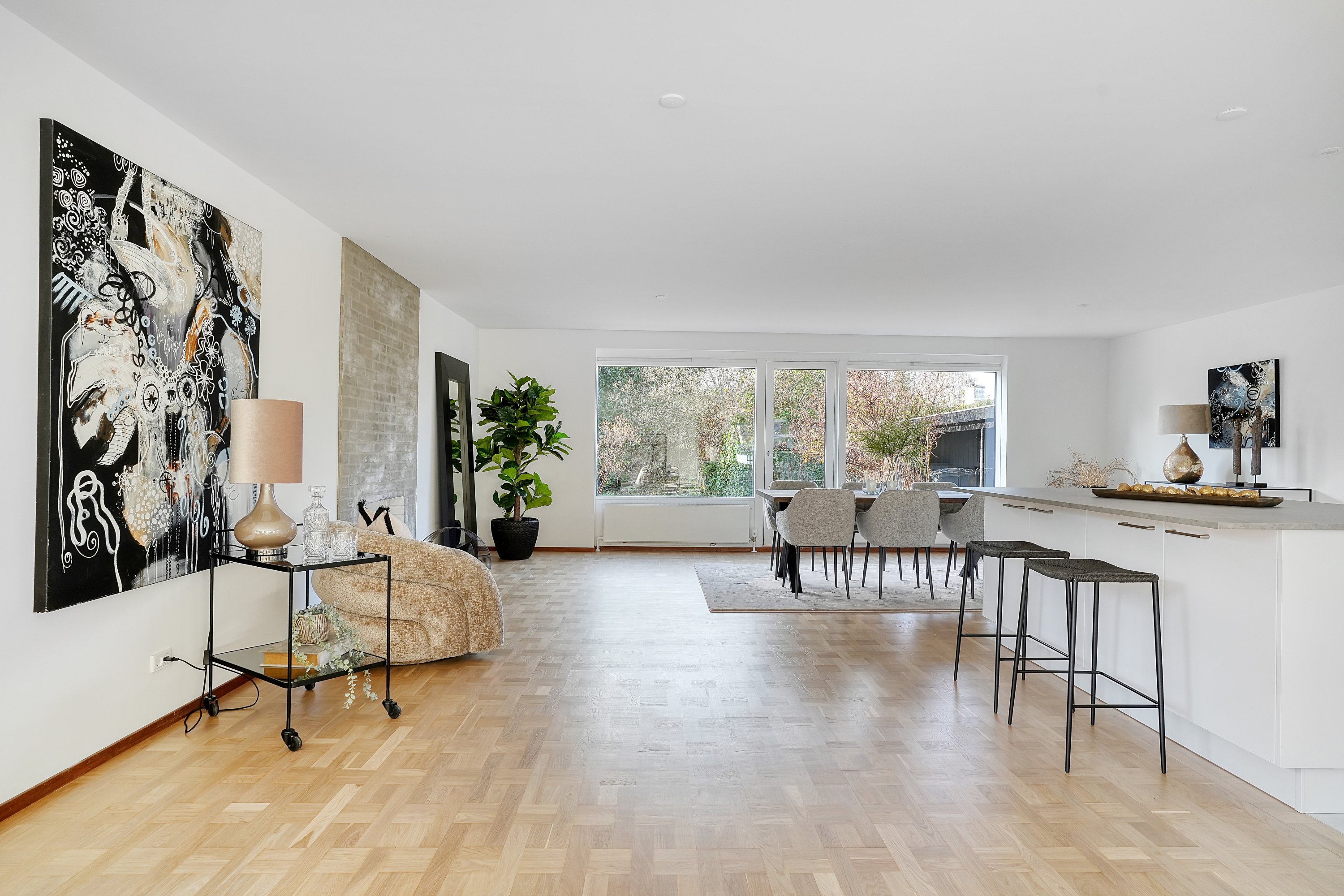 Fremhævet stue billede i fuldskærmstilstand. Billede af Fyrrevænget 7, 3520 Farum