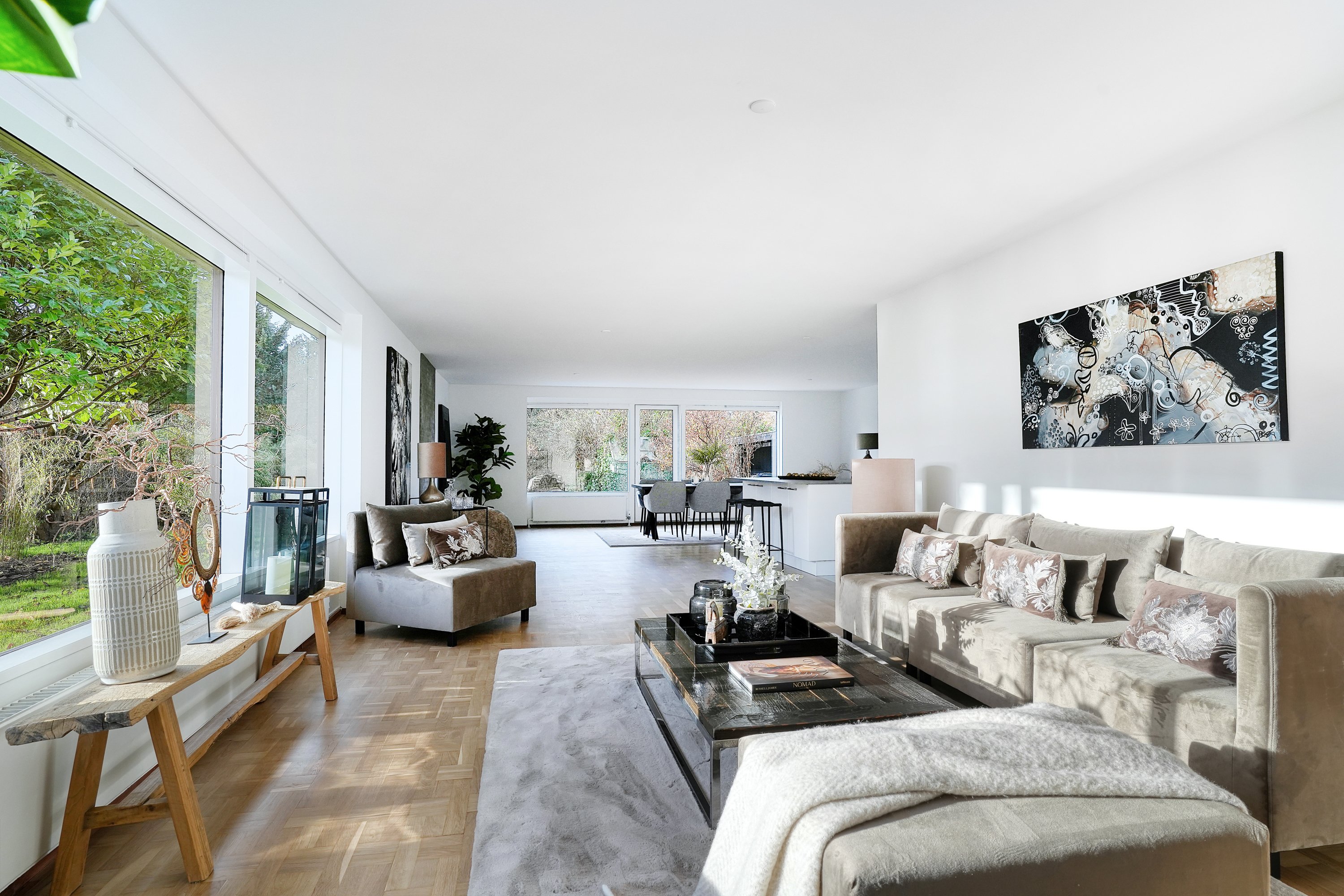 Fremhævet stue billede i fuldskærmstilstand. Billede af Fyrrevænget 7, 3520 Farum