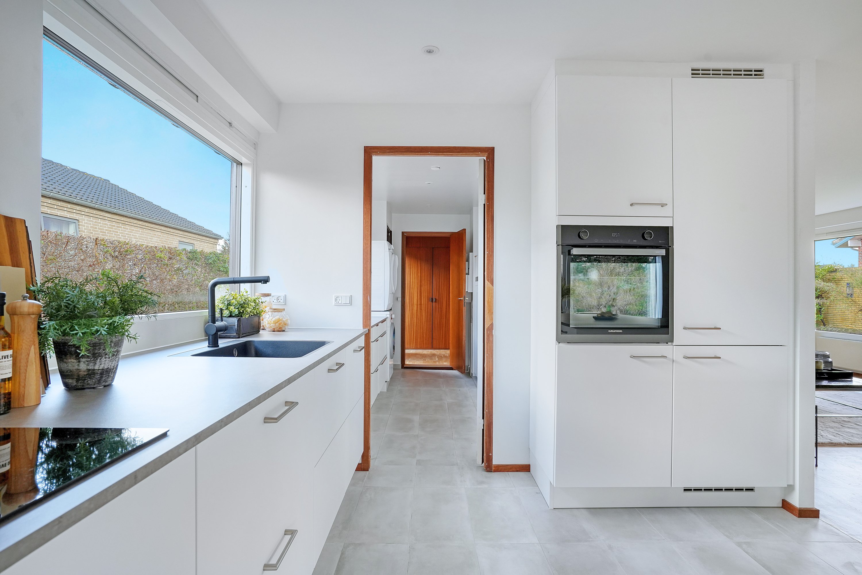 Fremhævet køkken billede i fuldskærmstilstand. Billede af Fyrrevænget 7, 3520 Farum