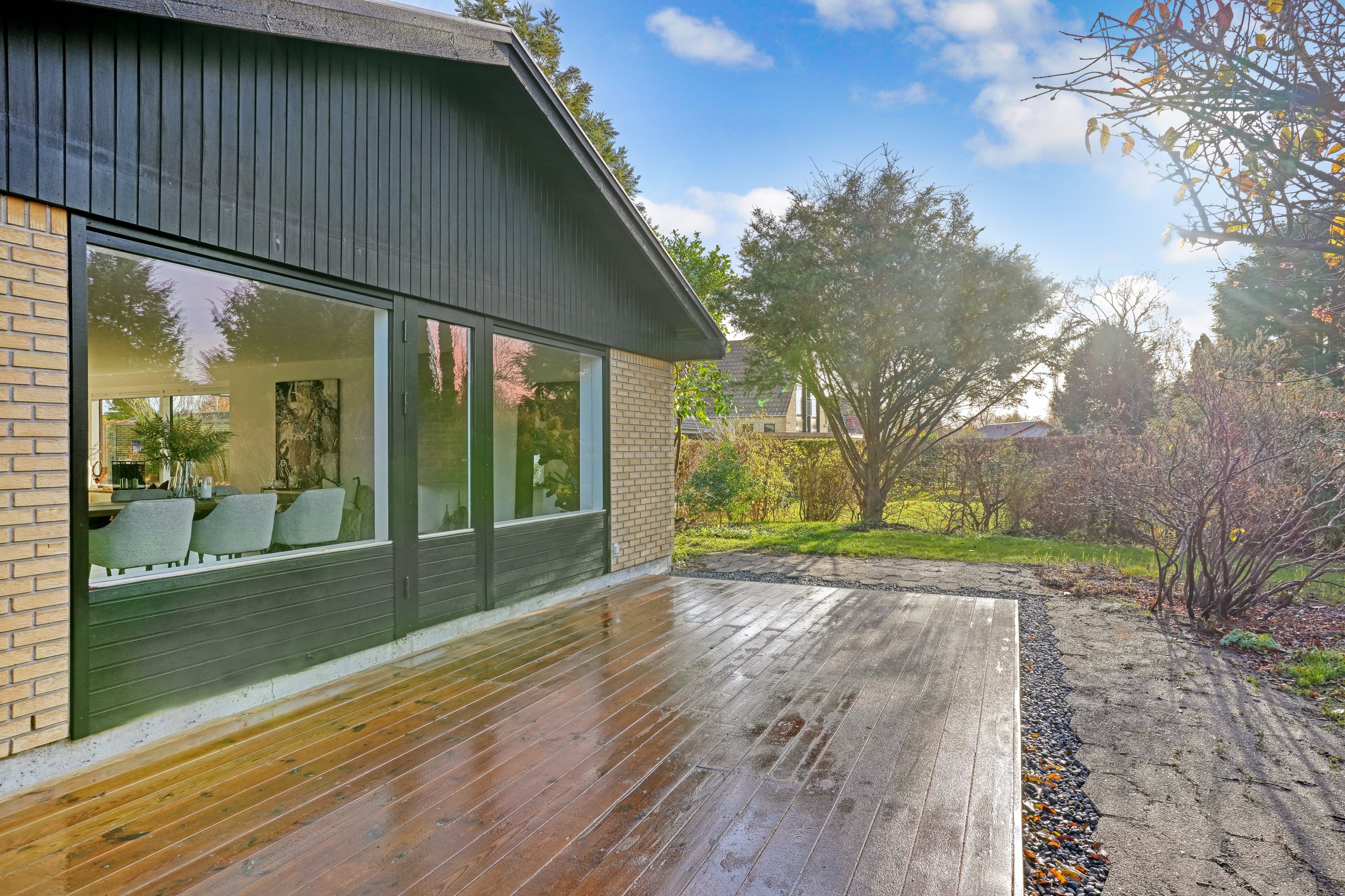 Fremhævet terrasse billede i fuldskærmstilstand. Billede af Fyrrevænget 7, 3520 Farum