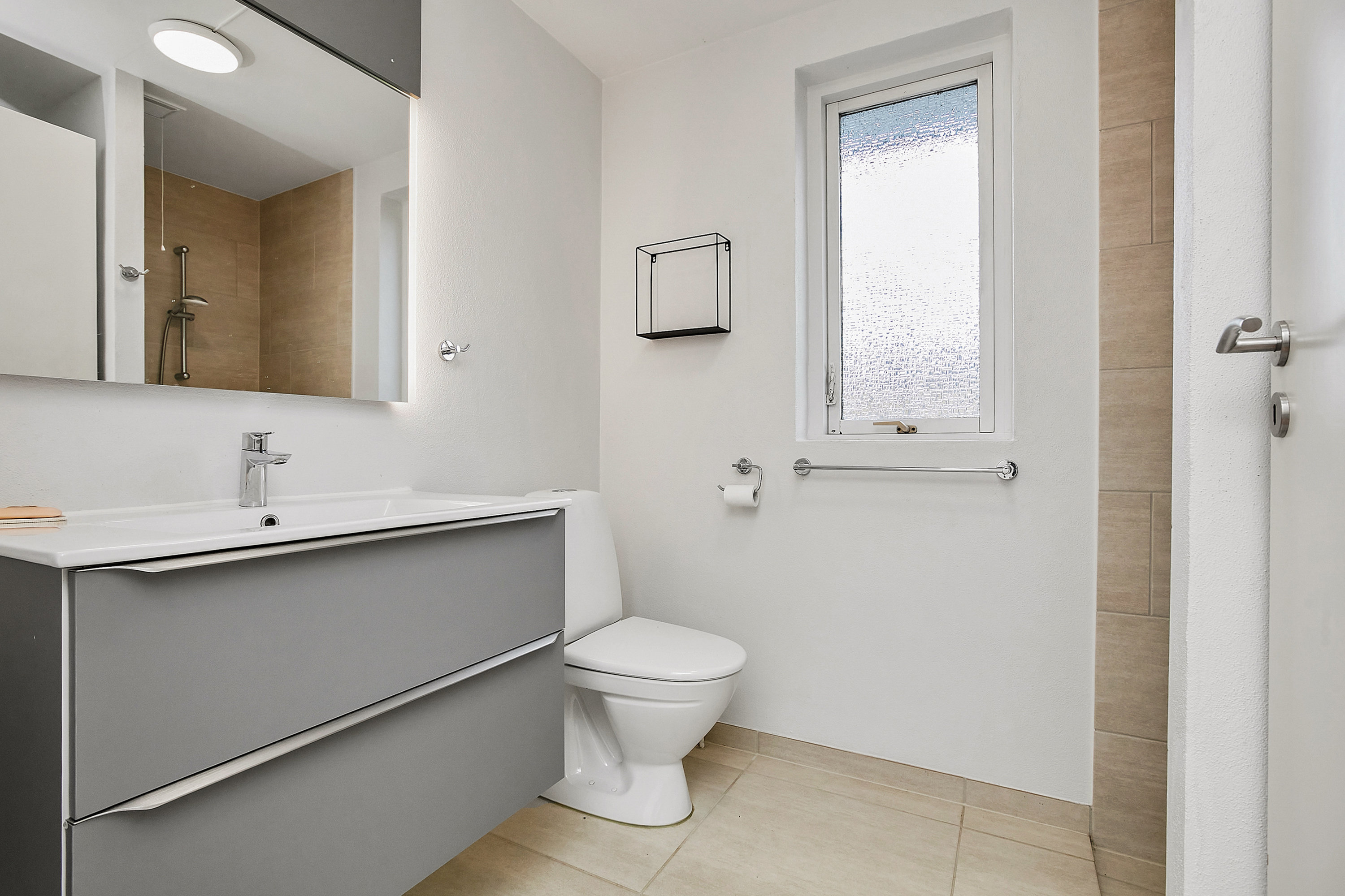 Fremhævet badeværelse billede i fuldskærmstilstand. Billede af Rosavej 1B, 7160 Tørring